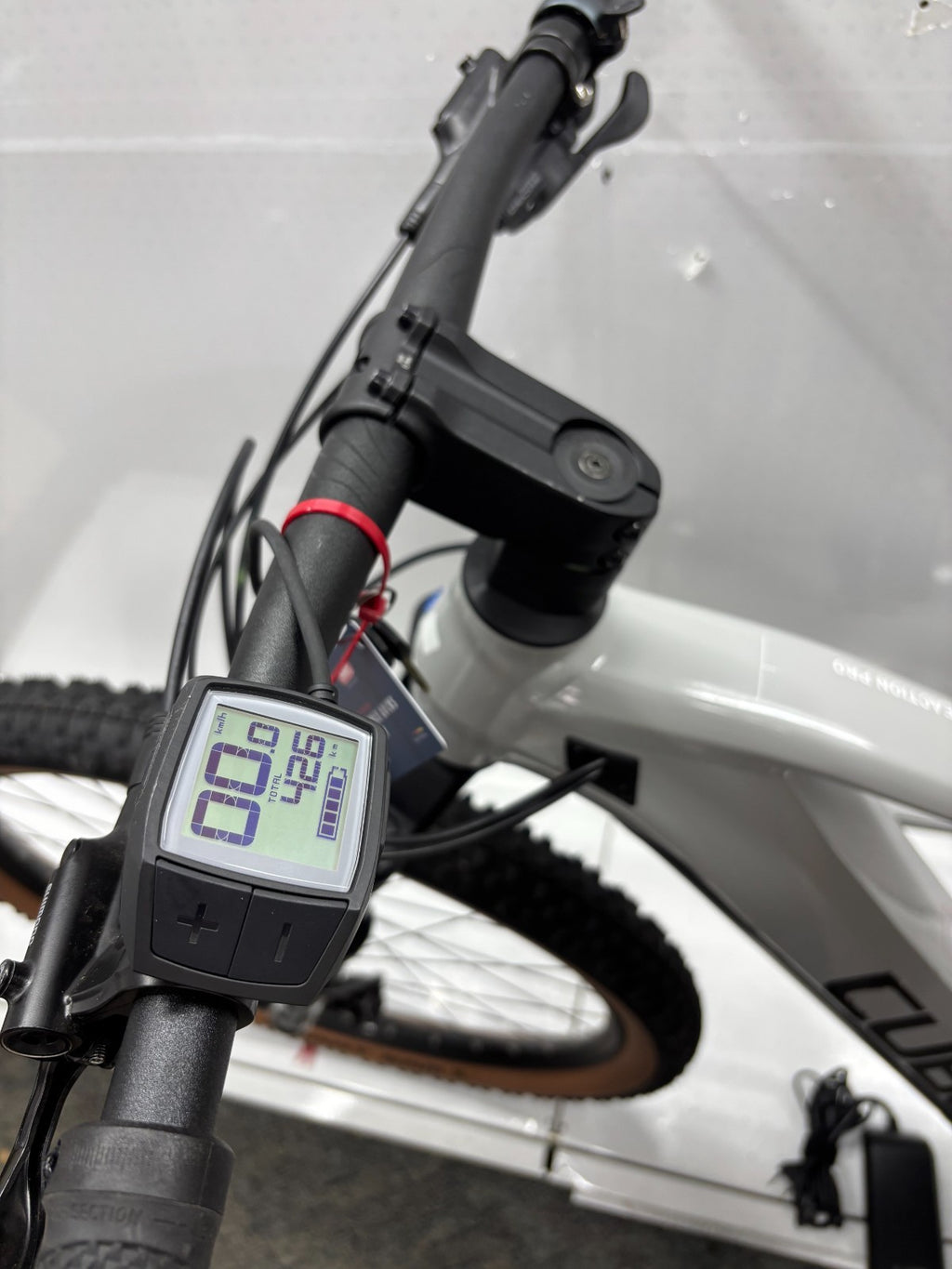 Cube Reaction Hybrid Pro E-Bike - Rahmengröße L, keine 450 Km