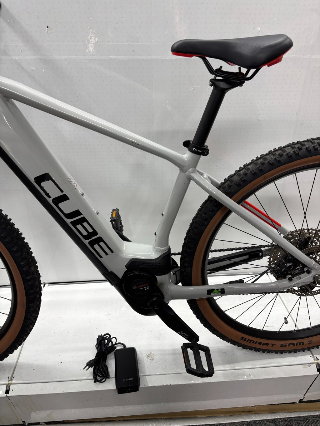 Cube Reaction Hybrid Pro E-Bike - Rahmengröße L, keine 450 Km