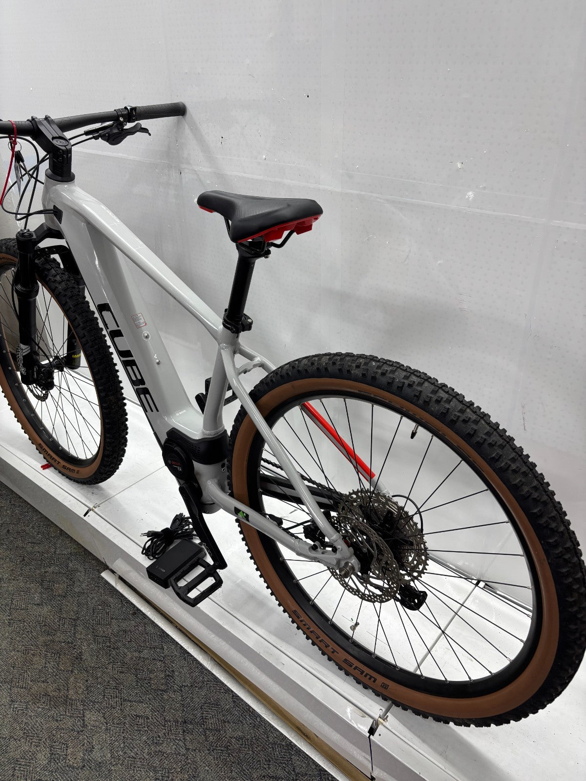 Cube Reaction Hybrid Pro E-Bike - Rahmengröße L, keine 450 Km