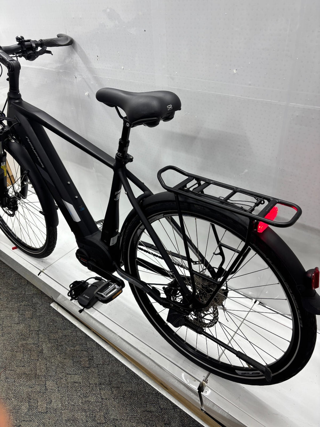 Genesis E-Series Touring, keine 200 KM gefahren!
