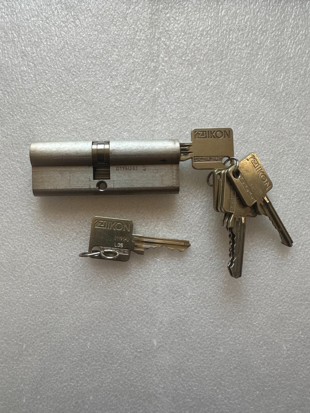 IKON Schließanlage ASSA ABLOY Gleichschließend Doppelzylinder 11x Schlüssel