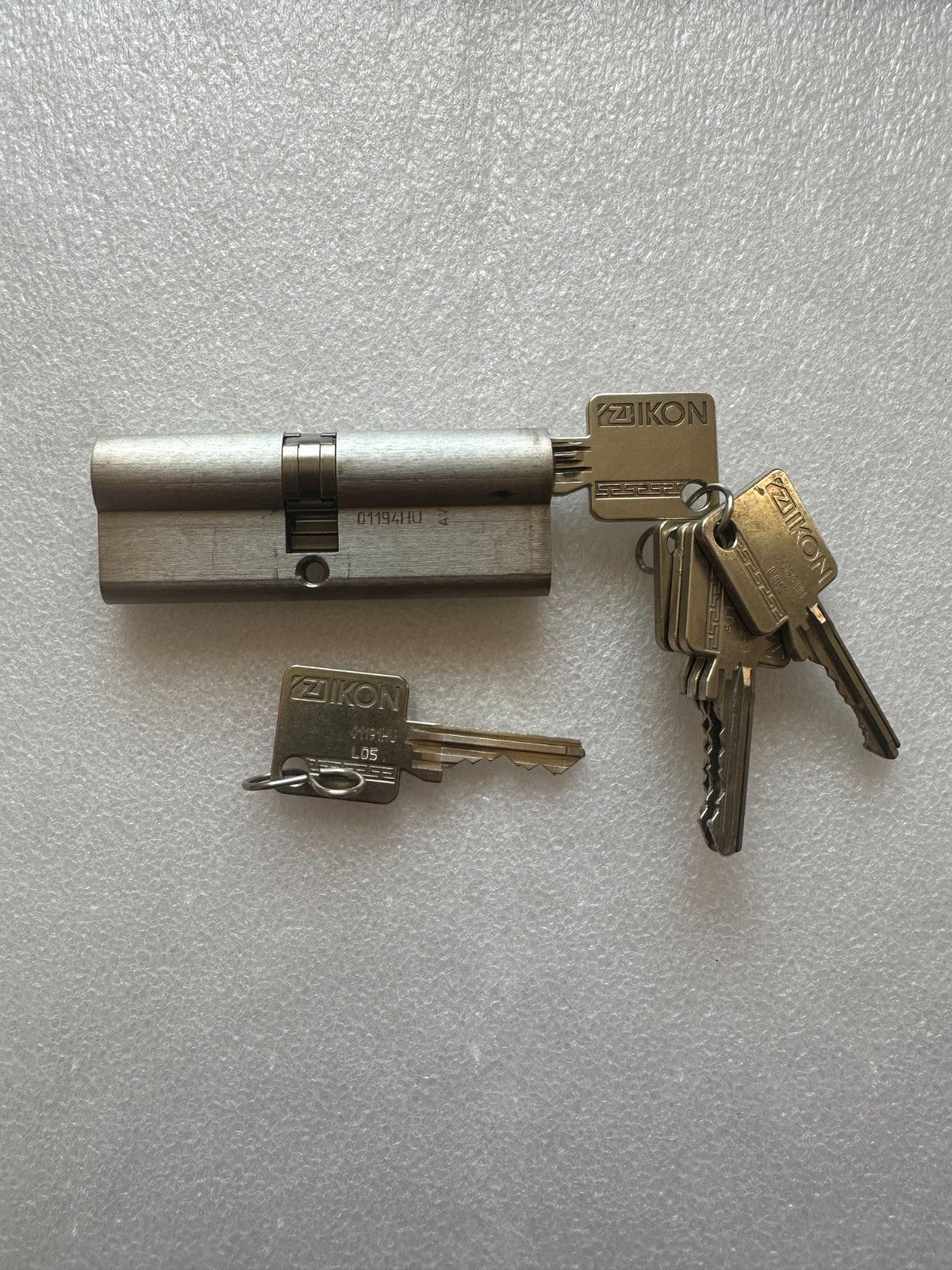 IKON Schließanlage ASSA ABLOY Gleichschließend Doppelzylinder 11x Schlüssel