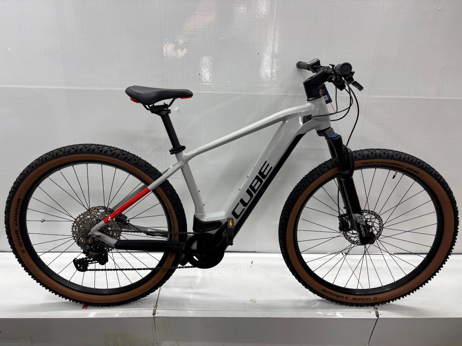 Cube Reaction Hybrid Pro E-Bike - Rahmengröße L, keine 450 Km