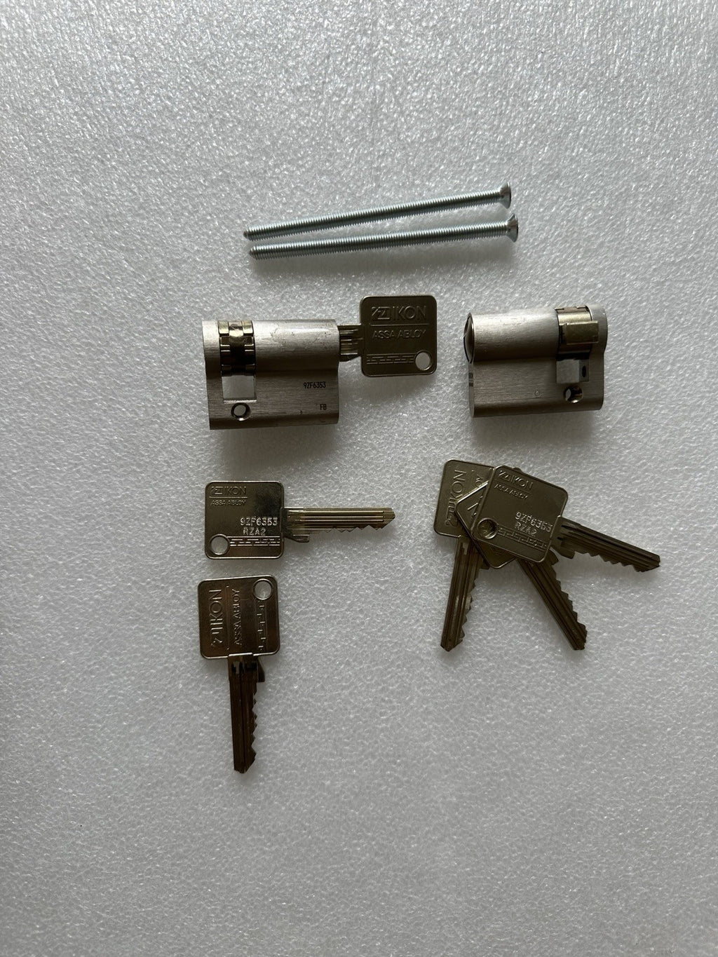 Ikon Schließzylinder, Halbzylinder, Gleichschließend L=30, 6x Schlüssel
