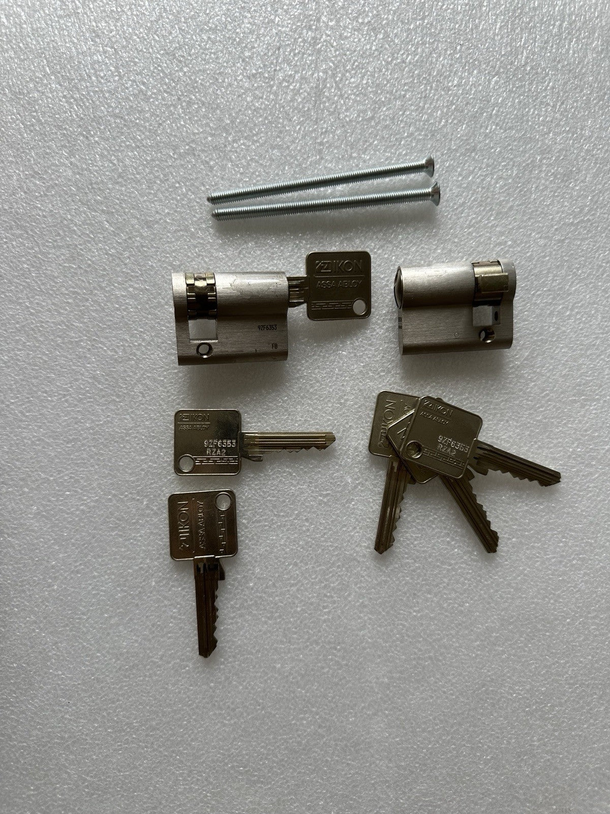 Ikon Schließzylinder, Halbzylinder, Gleichschließend L=30, 6x Schlüssel