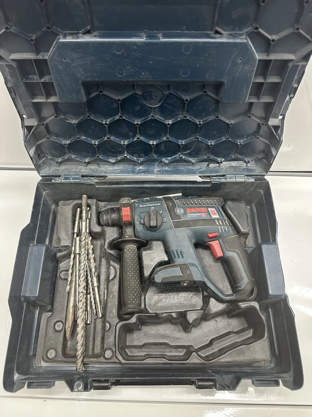 Bosch Professional GBH 18 V-EC Borhammer, 3611 J04 000 mit Bohrern ohne Akku