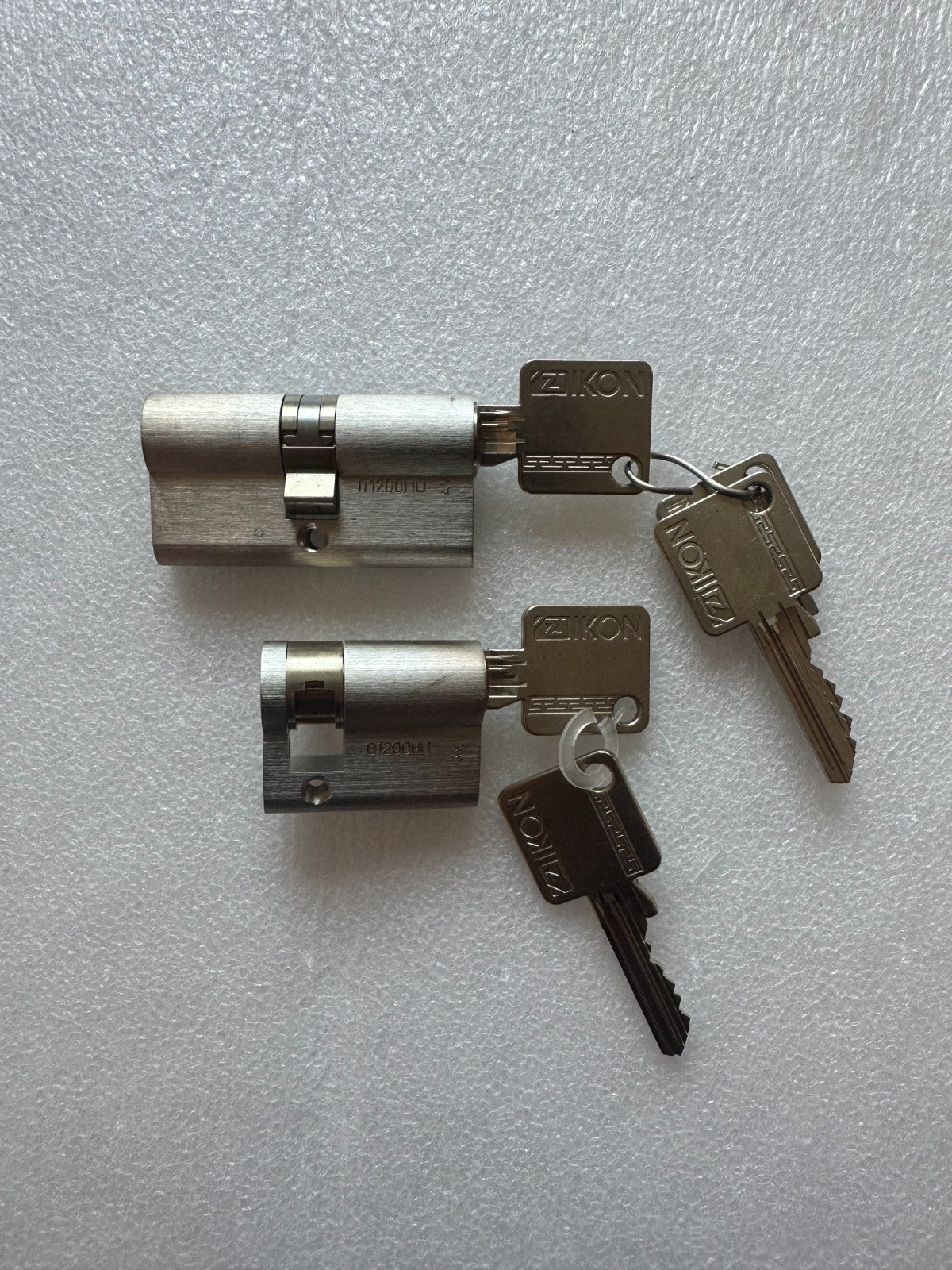 IKON Schließanlage Gleichschließend Doppelzylinder Halbzylinder 6x Schlüssel