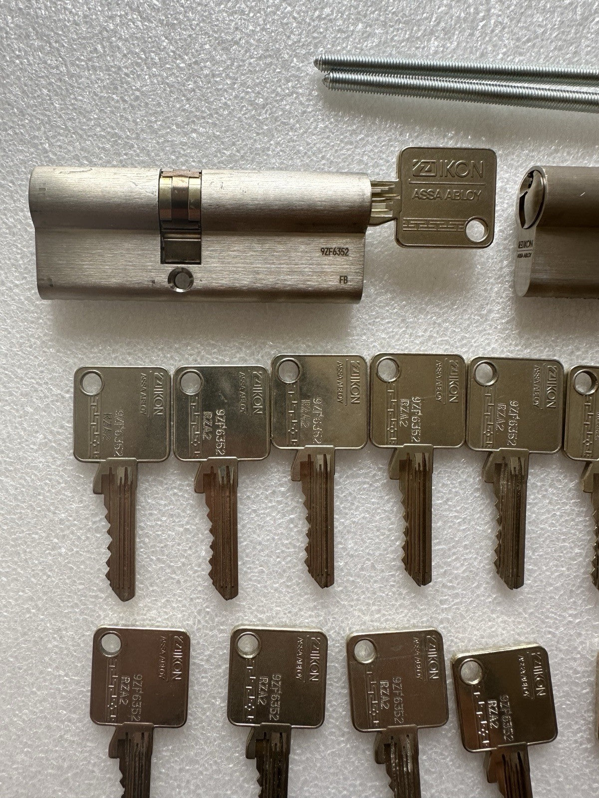 Ikon Schließzylinder Doppelzylinder Gleichschließend, 2 Zylinder + 15 Schlüssel