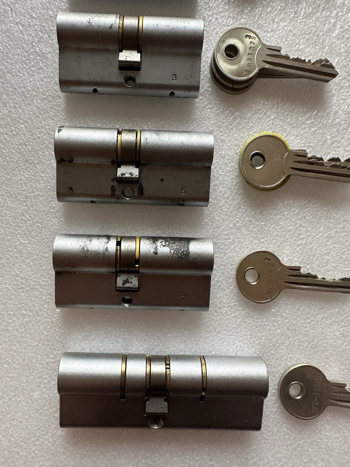 ASSA Schließzylinder Doppelzylinder Zentralschließanlage, 8 Zylinder 18 Schlüssel