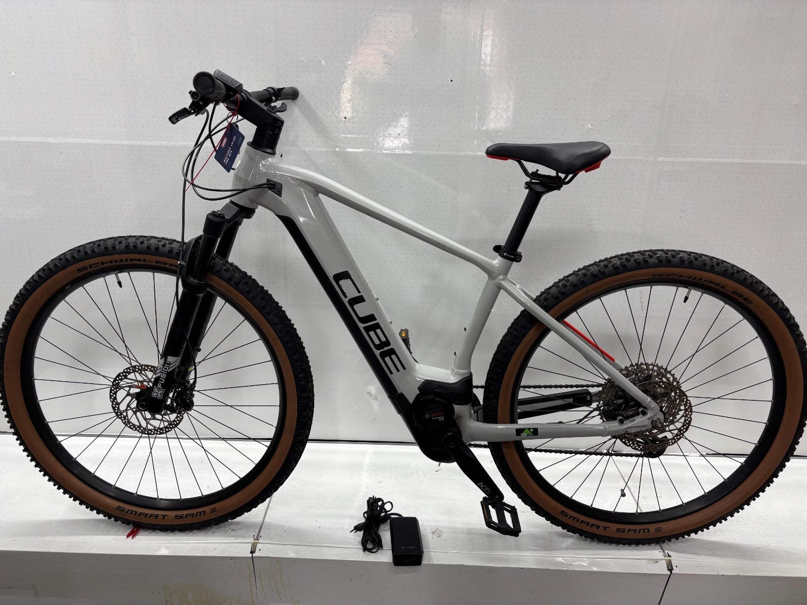 Cube Reaction Hybrid Pro E-Bike - Rahmengröße L, keine 450 Km