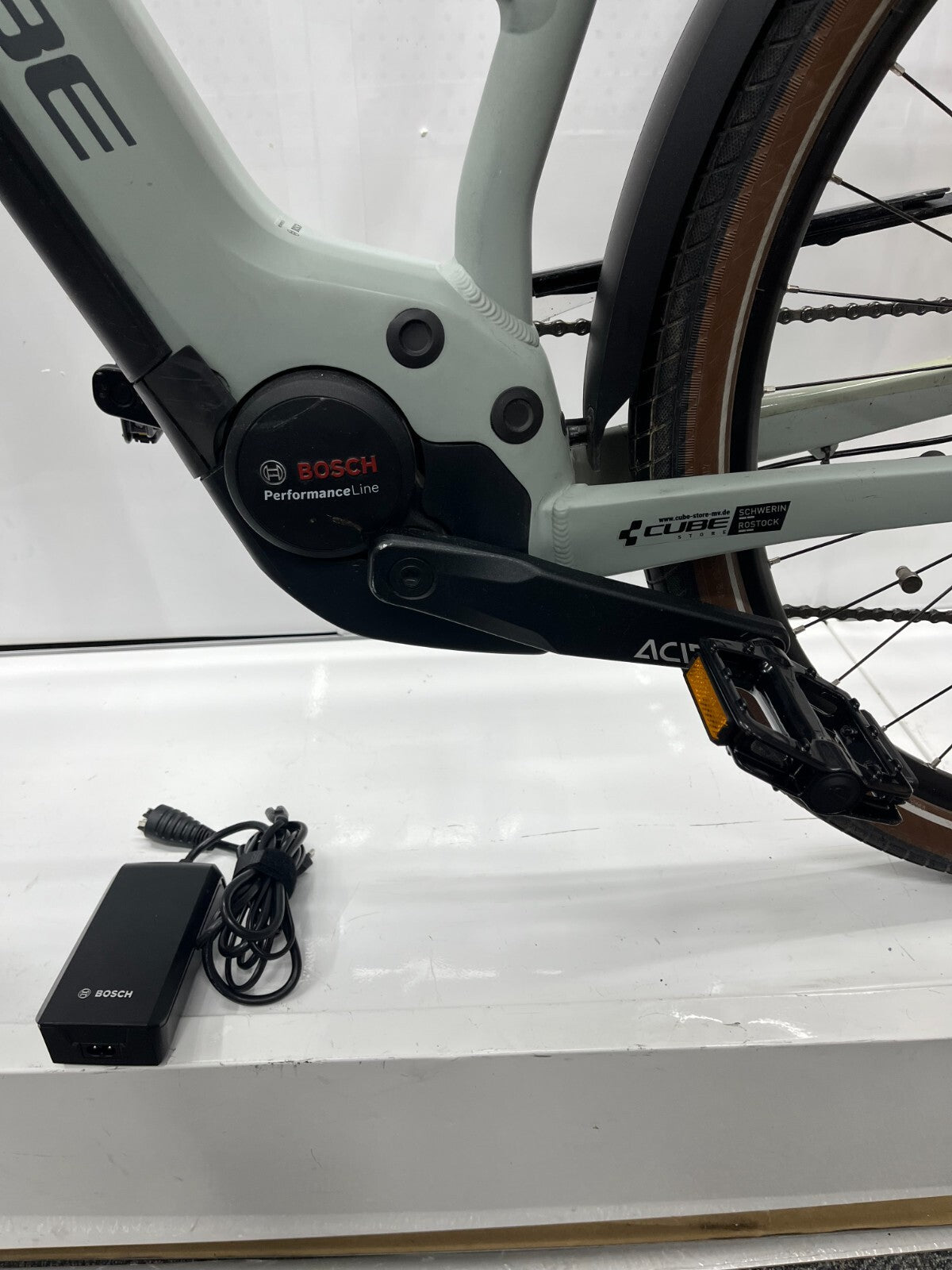 Cube Touring Hybrid Pro 625