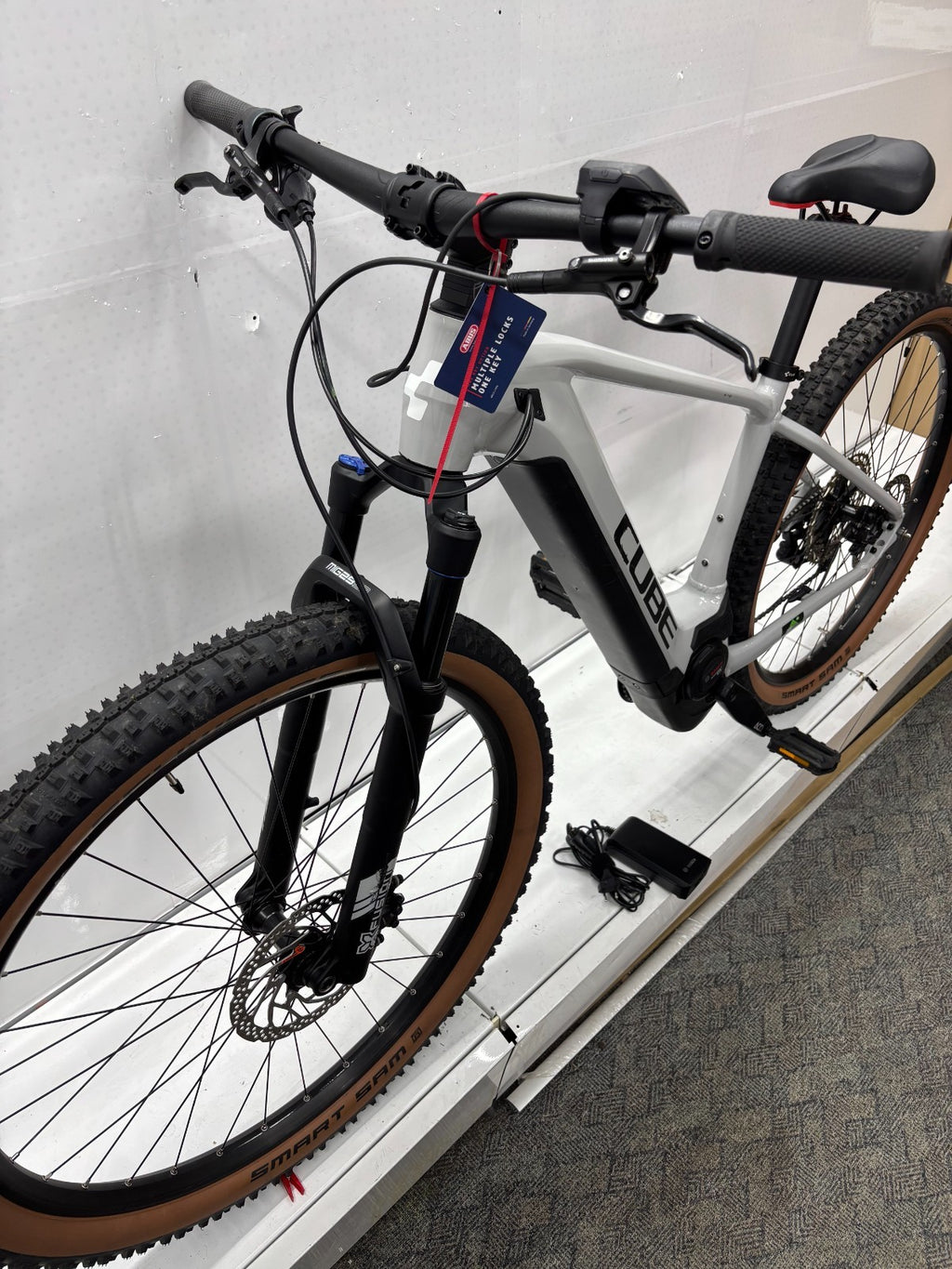 Cube Reaction Hybrid Pro E-Bike - Rahmengröße L, keine 450 Km