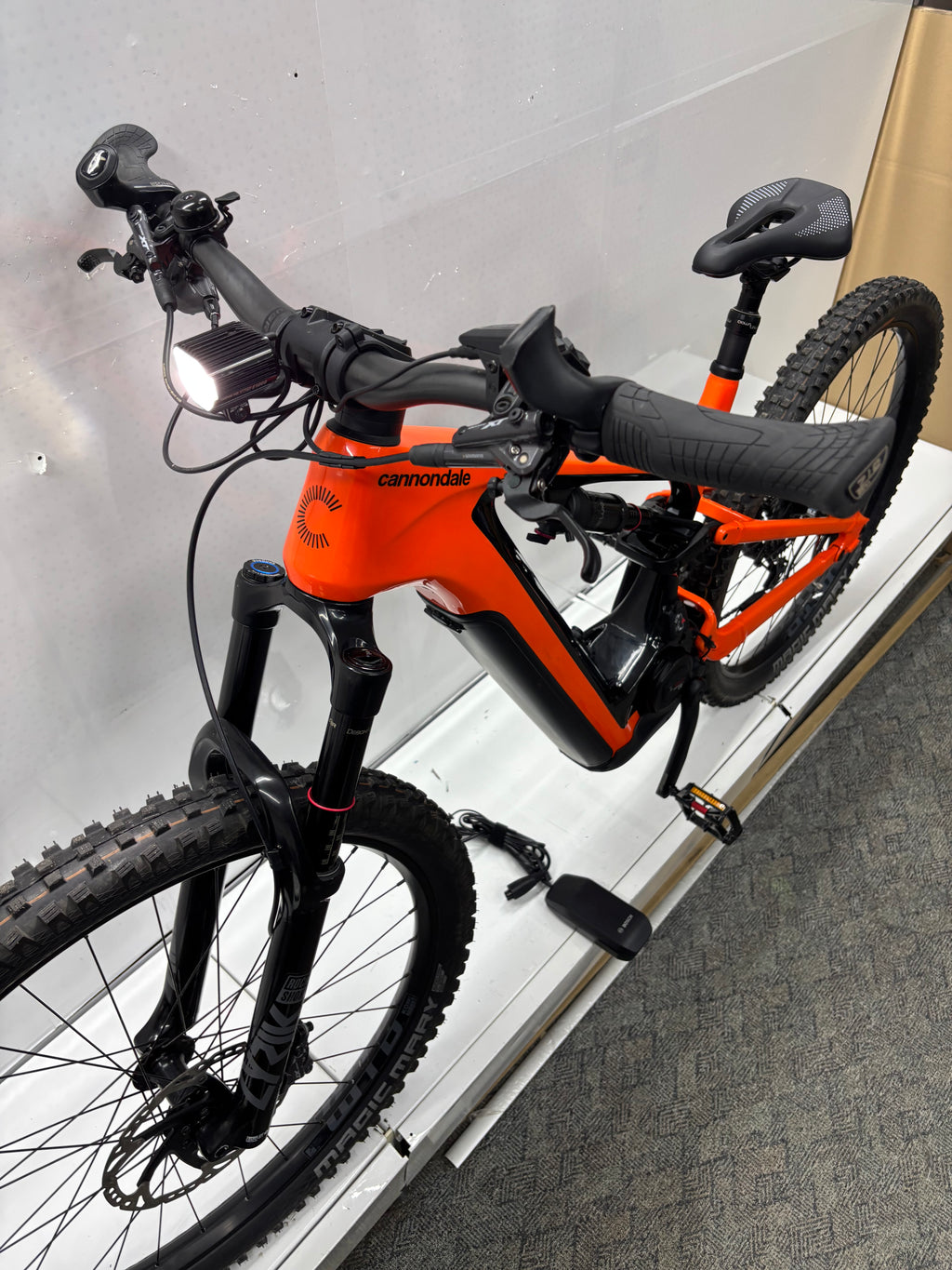 Cannondale Moterra Neo E-Fully - neuer Motor ! TOP !