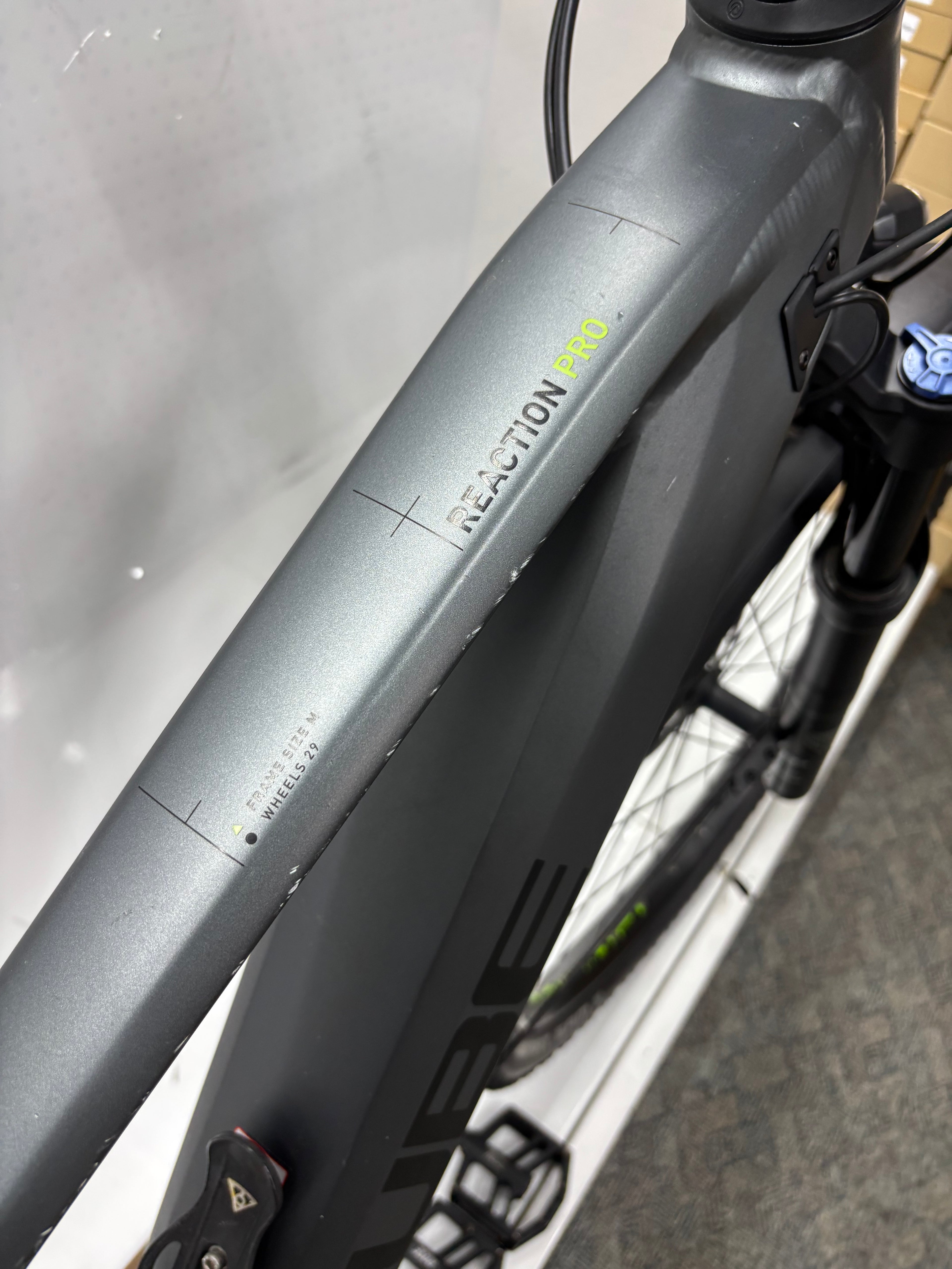 Cube Reaction Hybrid Pro