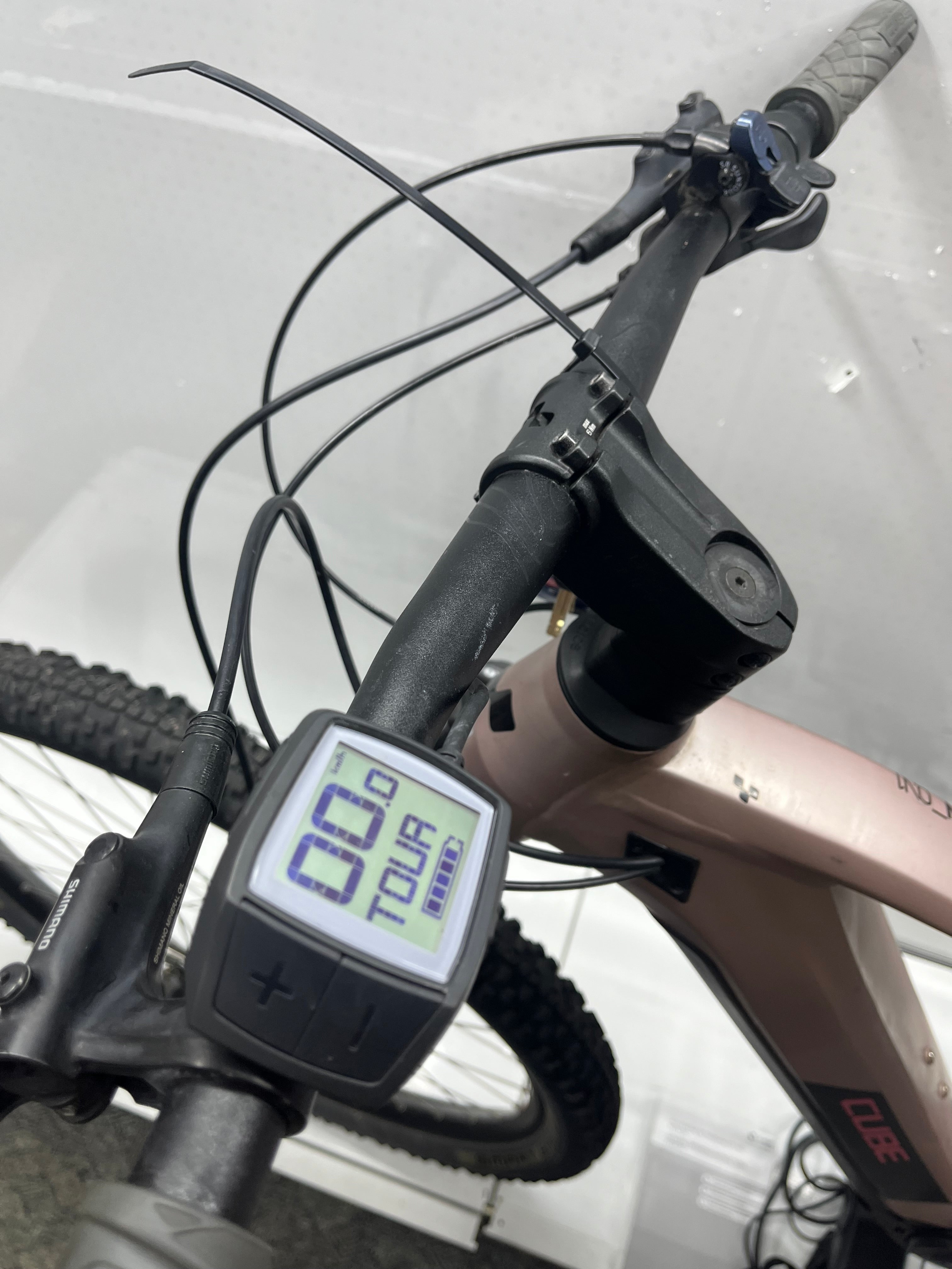 Cube Reaction Hybrid one