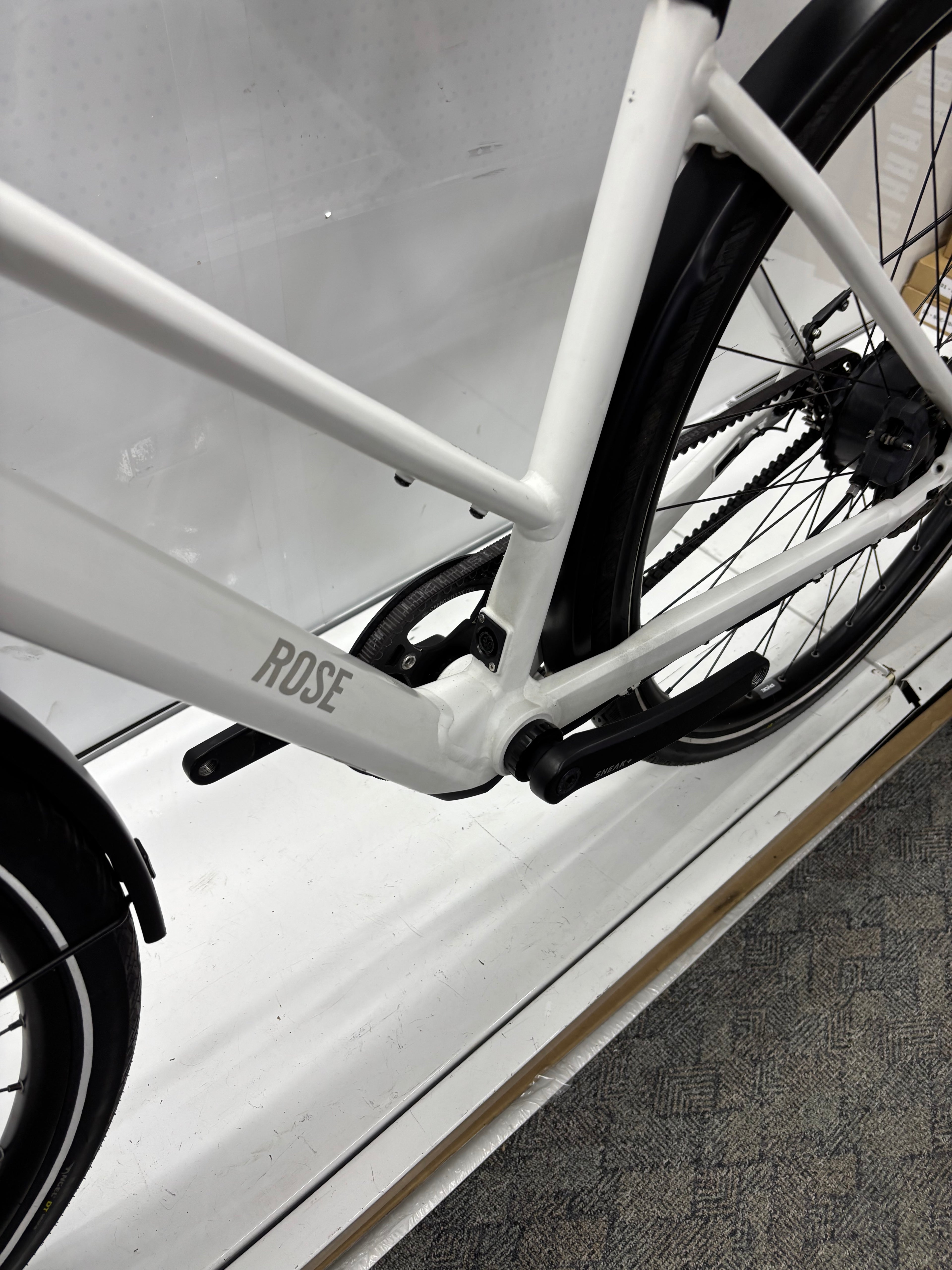 Rose Fahrrad Sneak + - Bastlerrad - DEFEKT - neuwertig