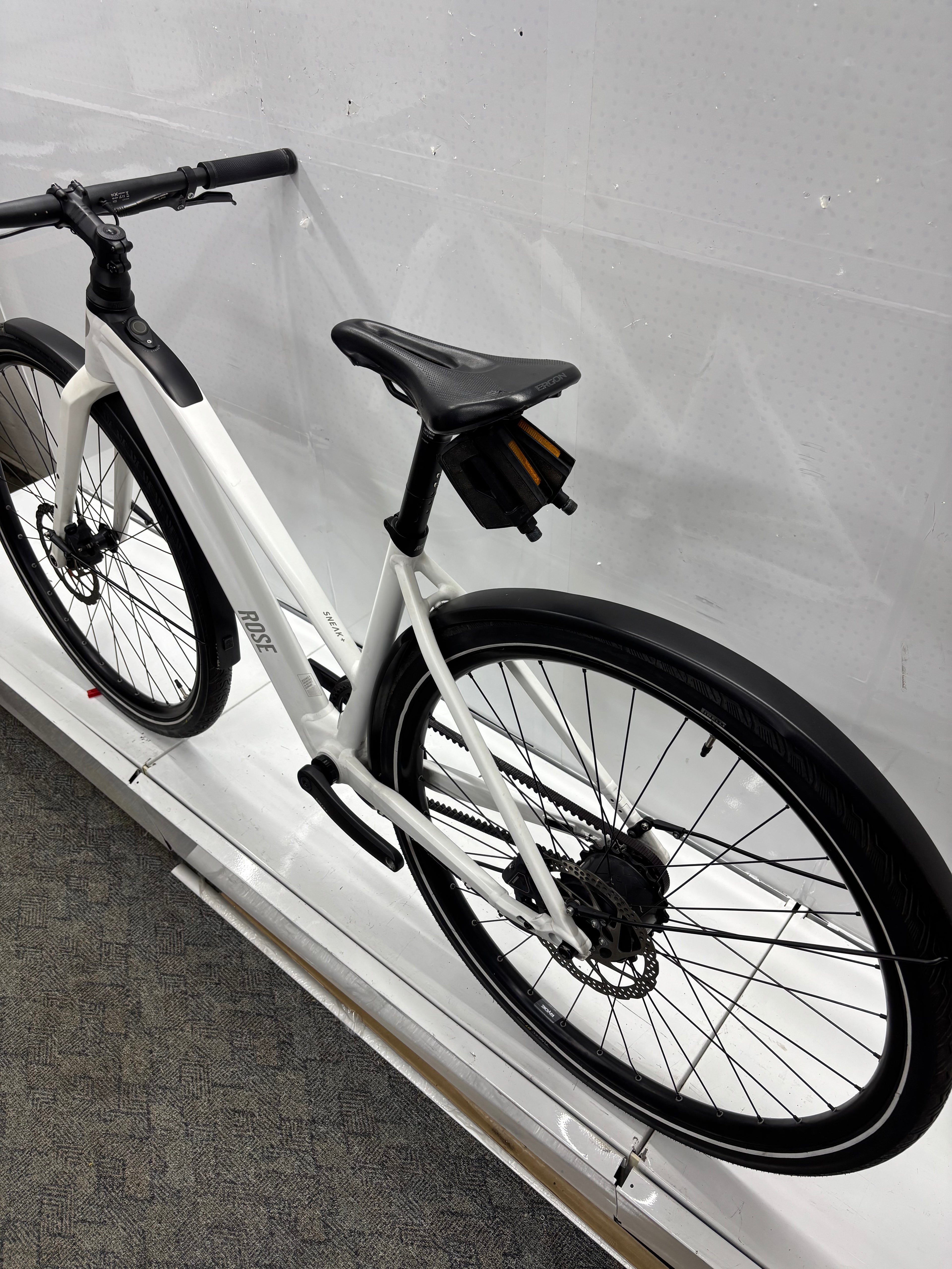 Rose Fahrrad Sneak + - Bastlerrad - DEFEKT - neuwertig