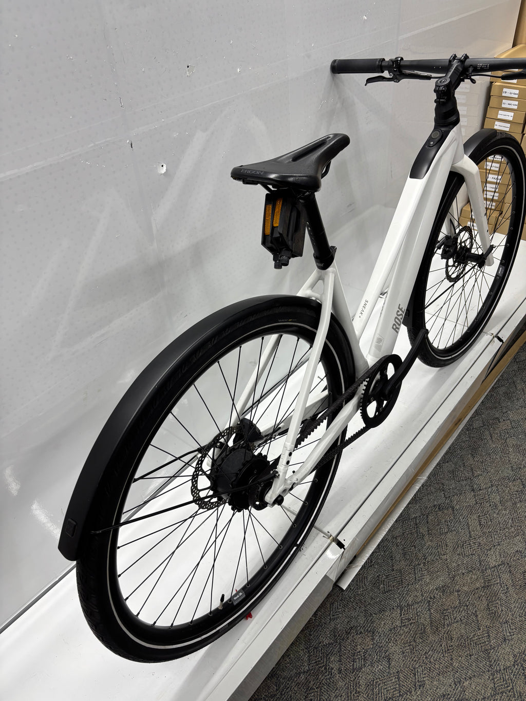 Rose Fahrrad Sneak + - Bastlerrad - DEFEKT - neuwertig