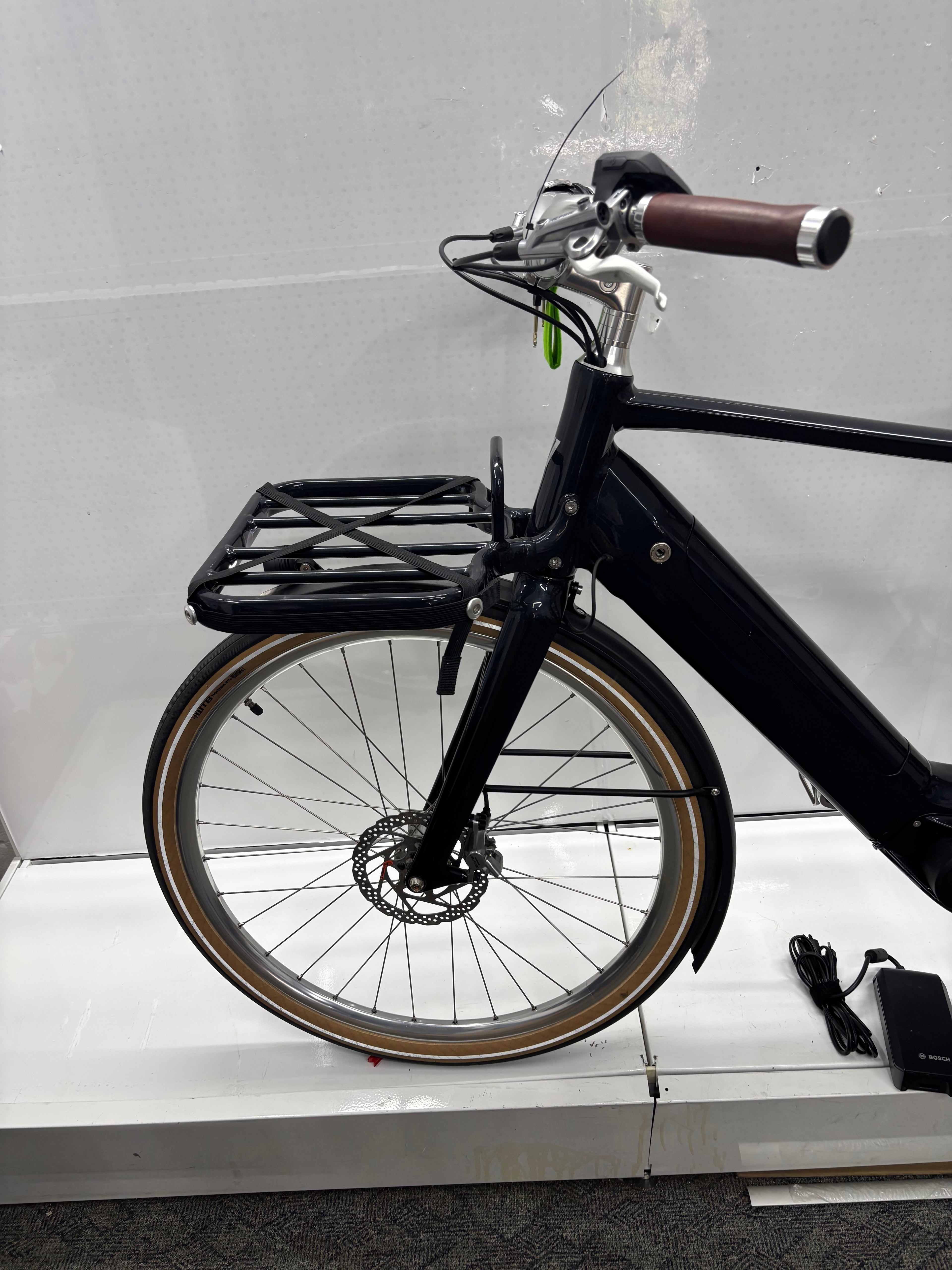 Schindelhauer E-Bike mit Frontkorb, Alfine 8 Hang, Brooks
