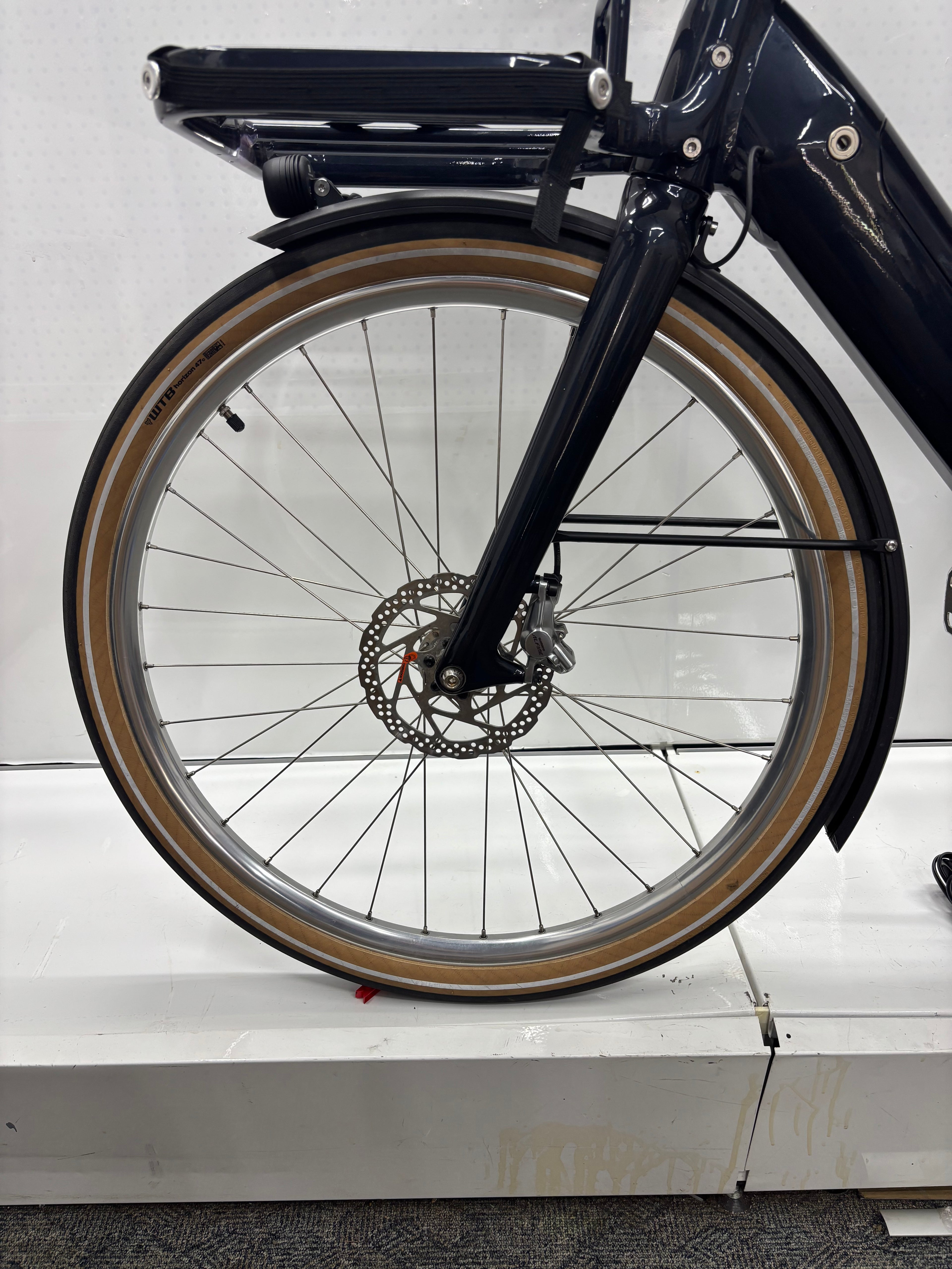 Schindelhauer E-Bike mit Frontkorb, Alfine 8 Hang, Brooks