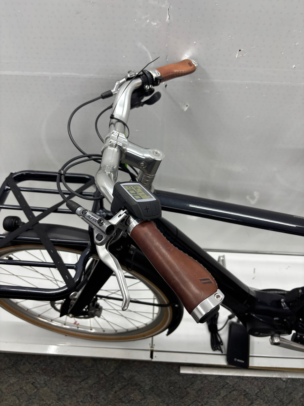 Schindelhauer E-Bike mit Frontkorb, Alfine 8 Hang, Brooks