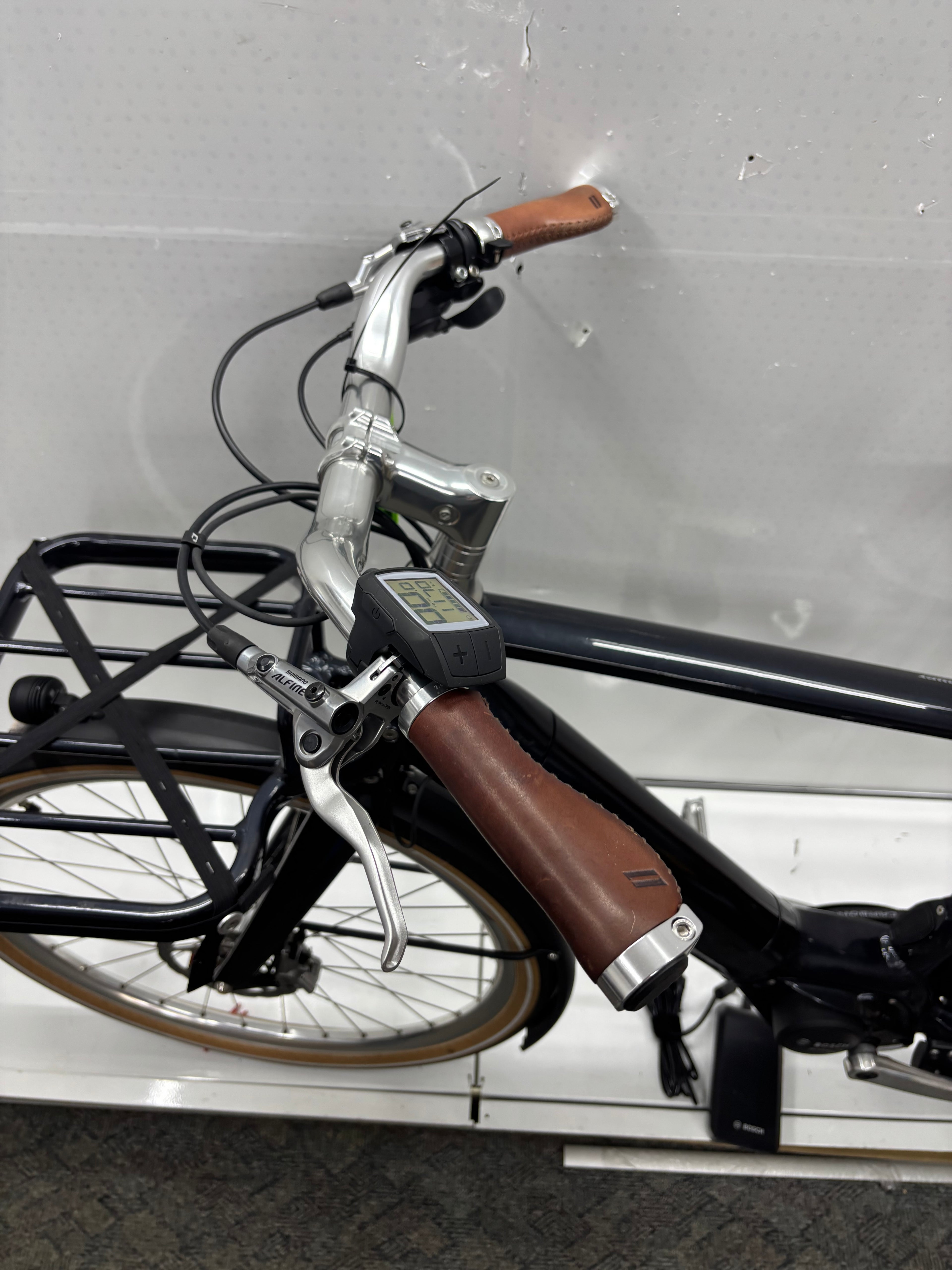 Schindelhauer E-Bike mit Frontkorb, Alfine 8 Hang, Brooks