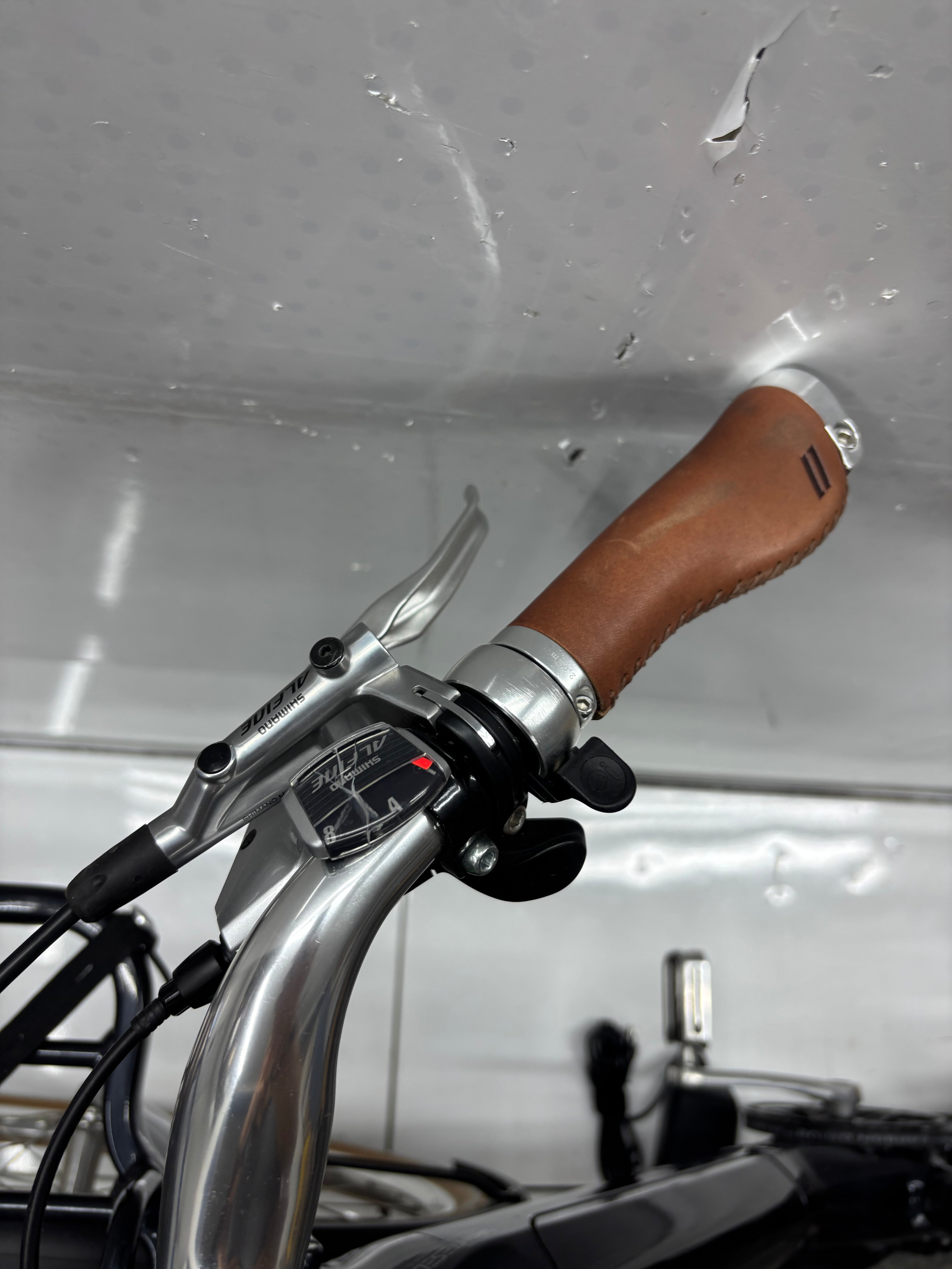 Schindelhauer E-Bike mit Frontkorb, Alfine 8 Hang, Brooks