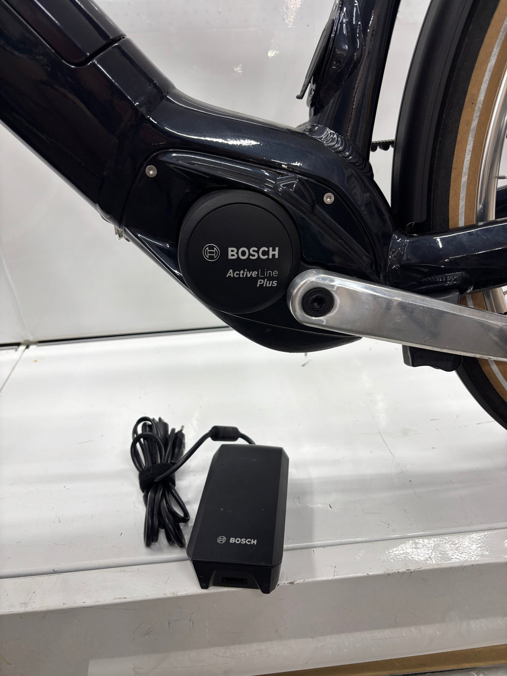 Schindelhauer E-Bike mit Frontkorb, Alfine 8 Hang, Brooks