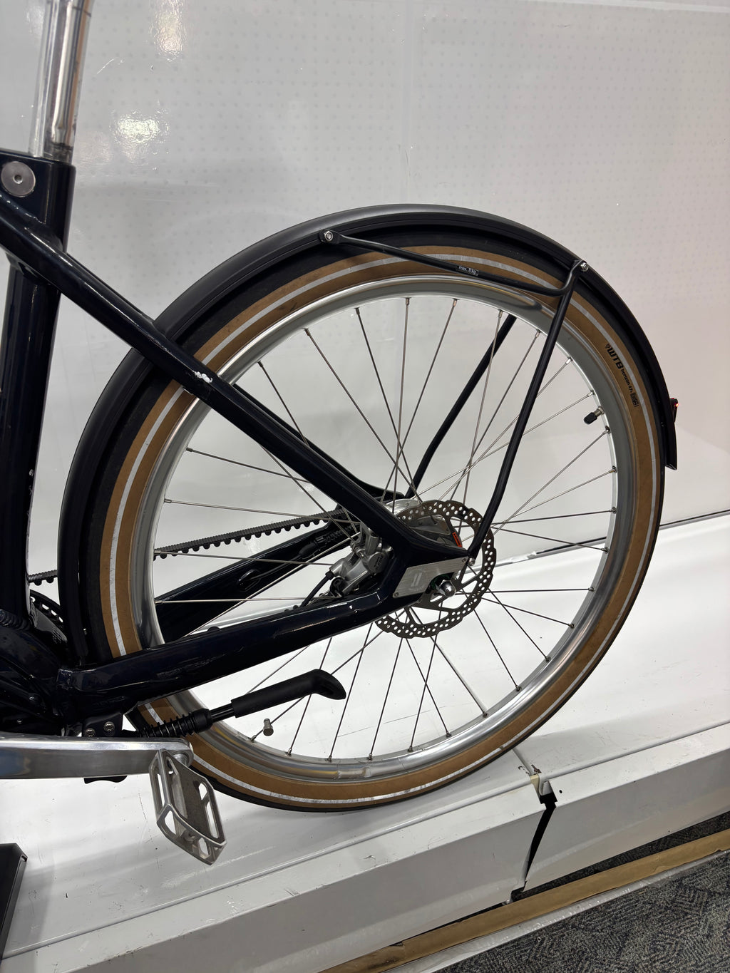 Schindelhauer E-Bike mit Frontkorb, Alfine 8 Hang, Brooks