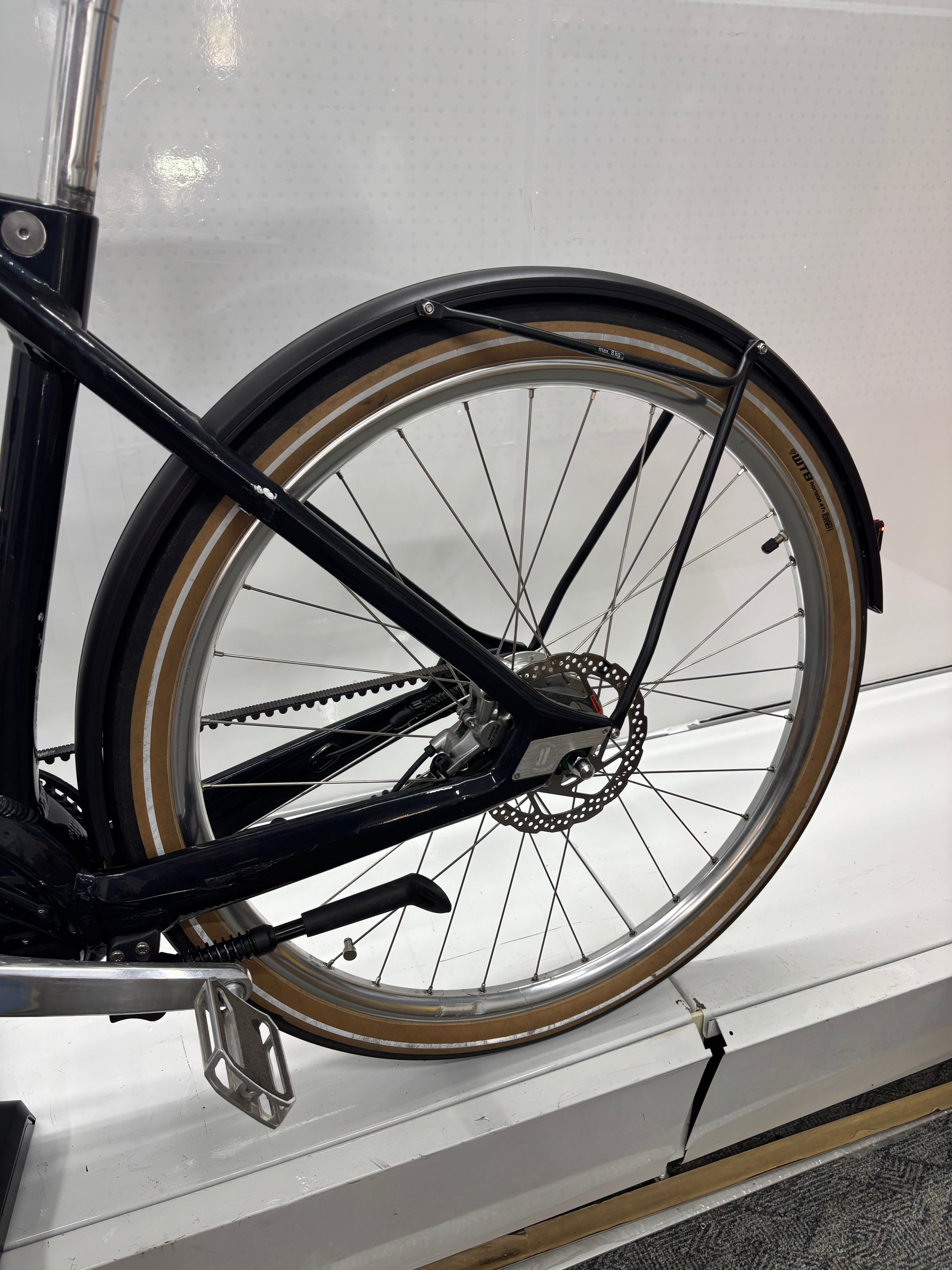 Schindelhauer E-Bike mit Frontkorb, Alfine 8 Hang, Brooks