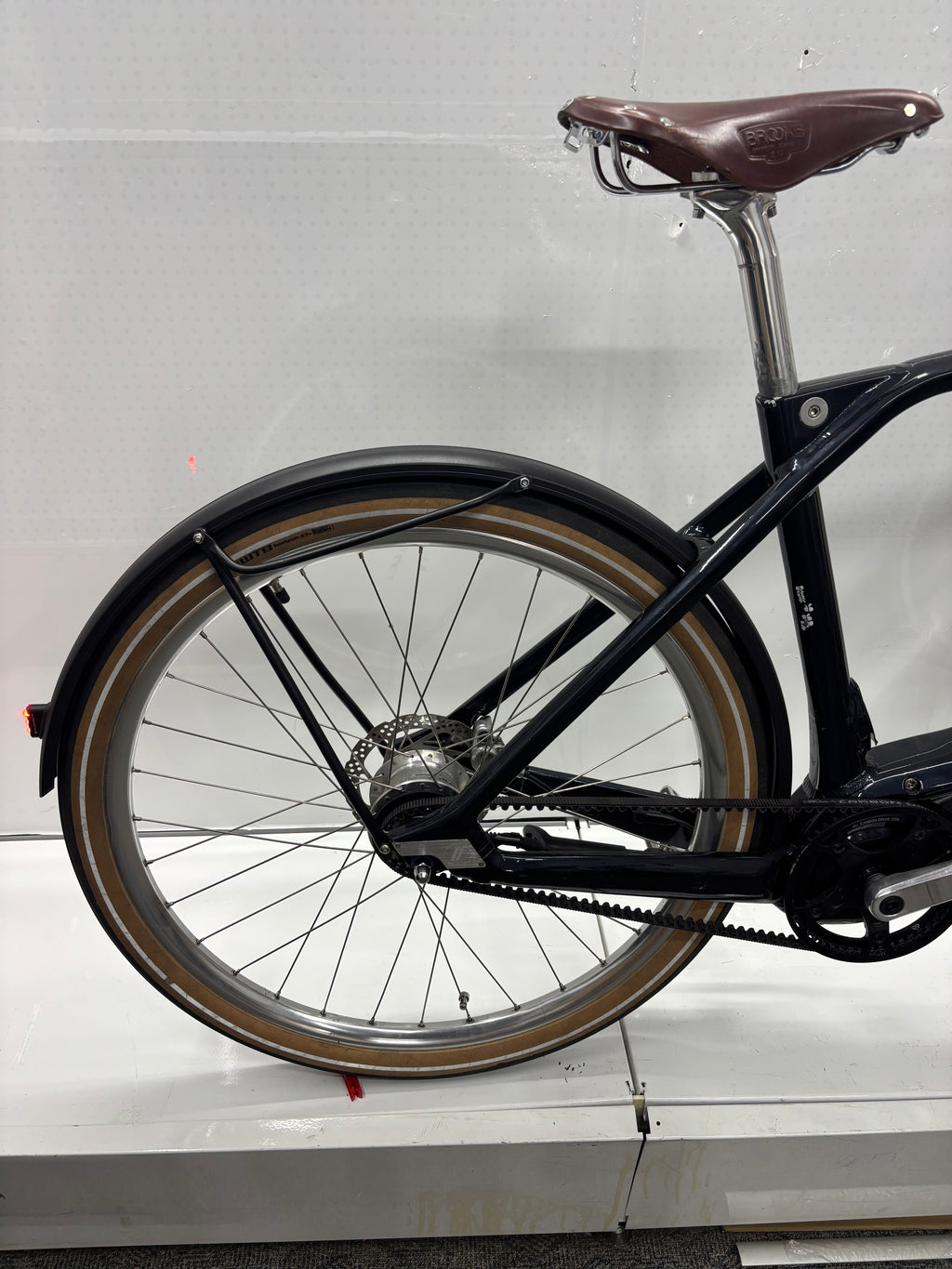 Schindelhauer E-Bike mit Frontkorb, Alfine 8 Hang, Brooks