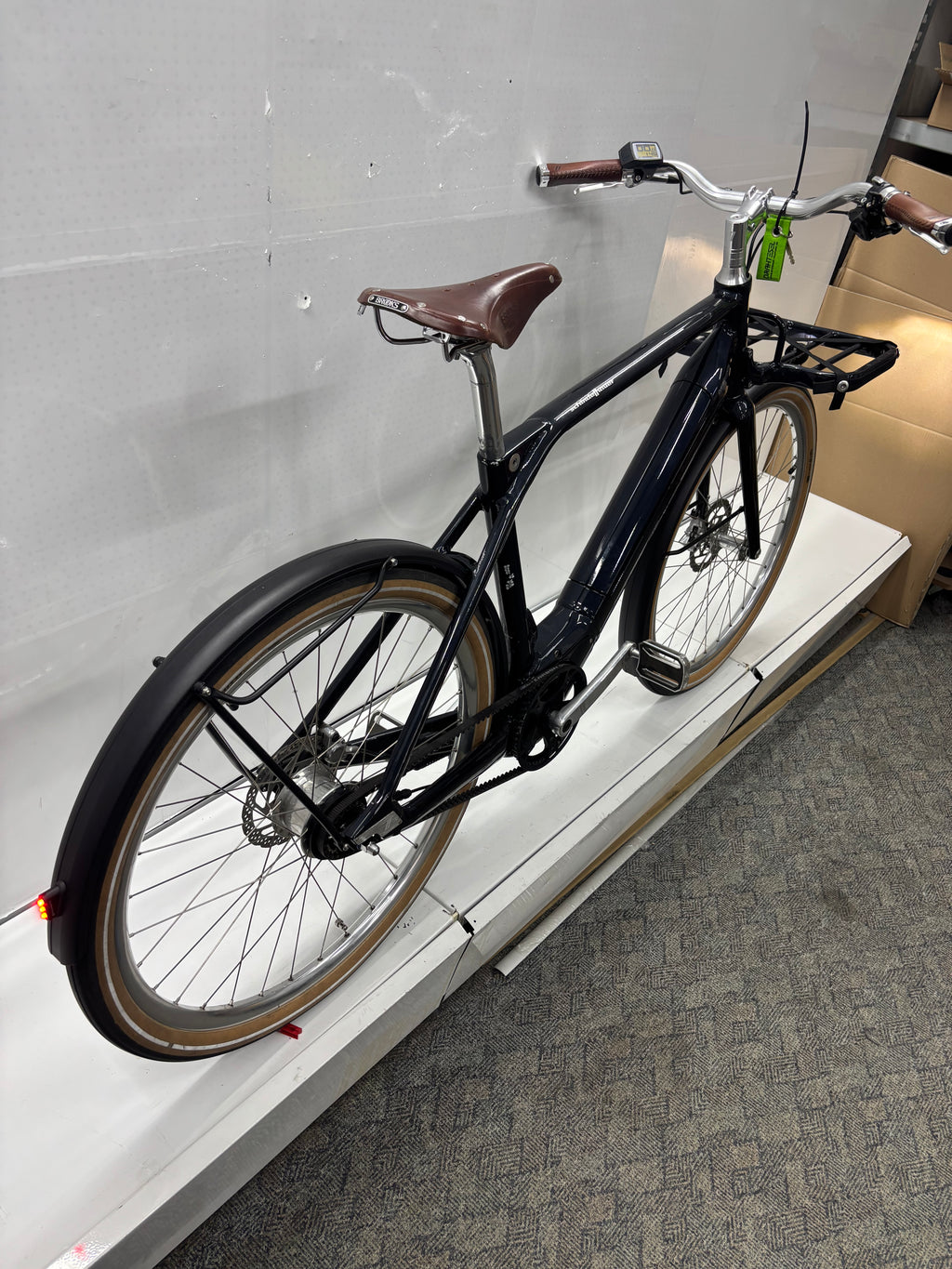 Schindelhauer E-Bike mit Frontkorb, Alfine 8 Hang, Brooks