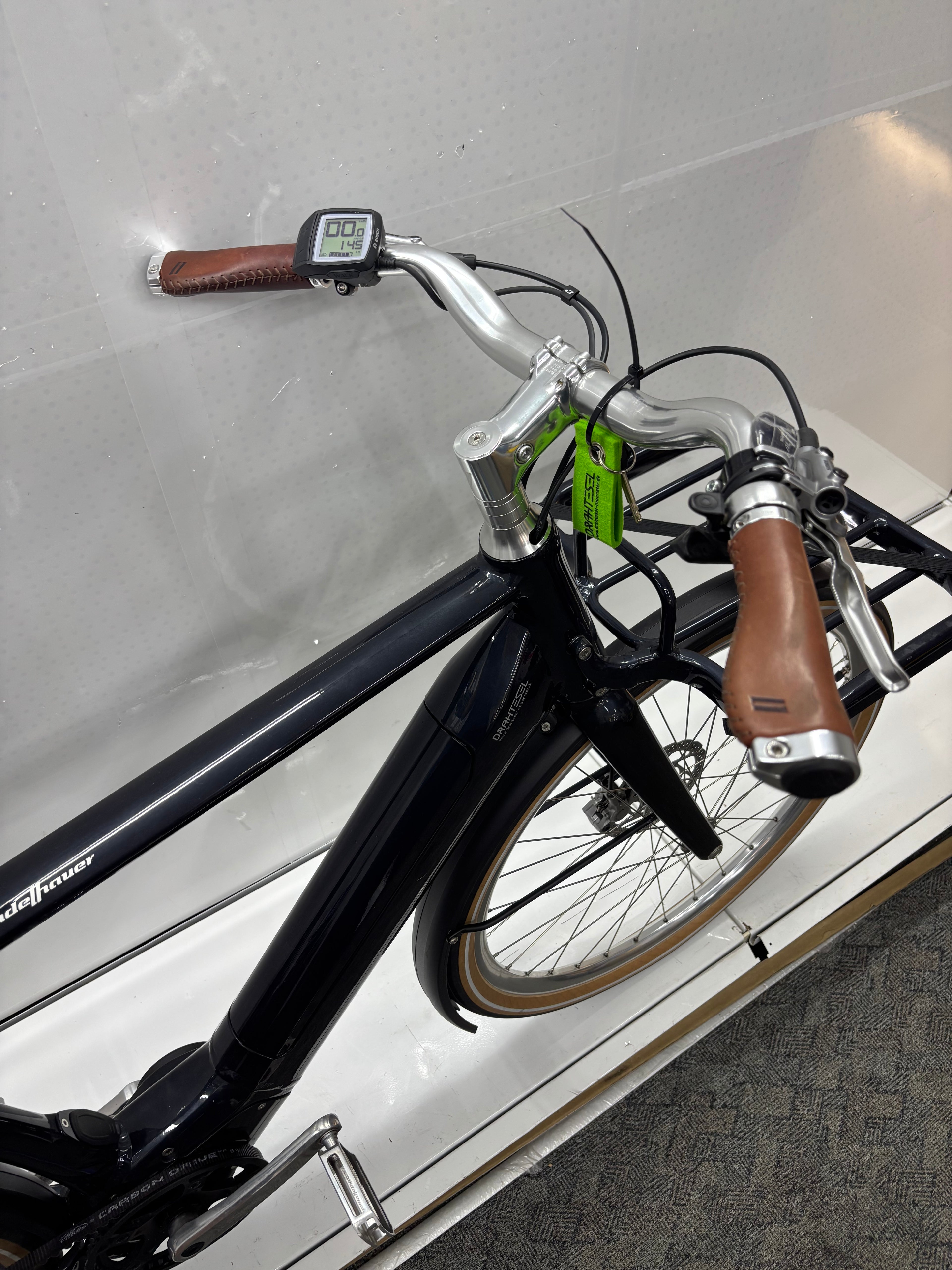 Schindelhauer E-Bike mit Frontkorb, Alfine 8 Hang, Brooks