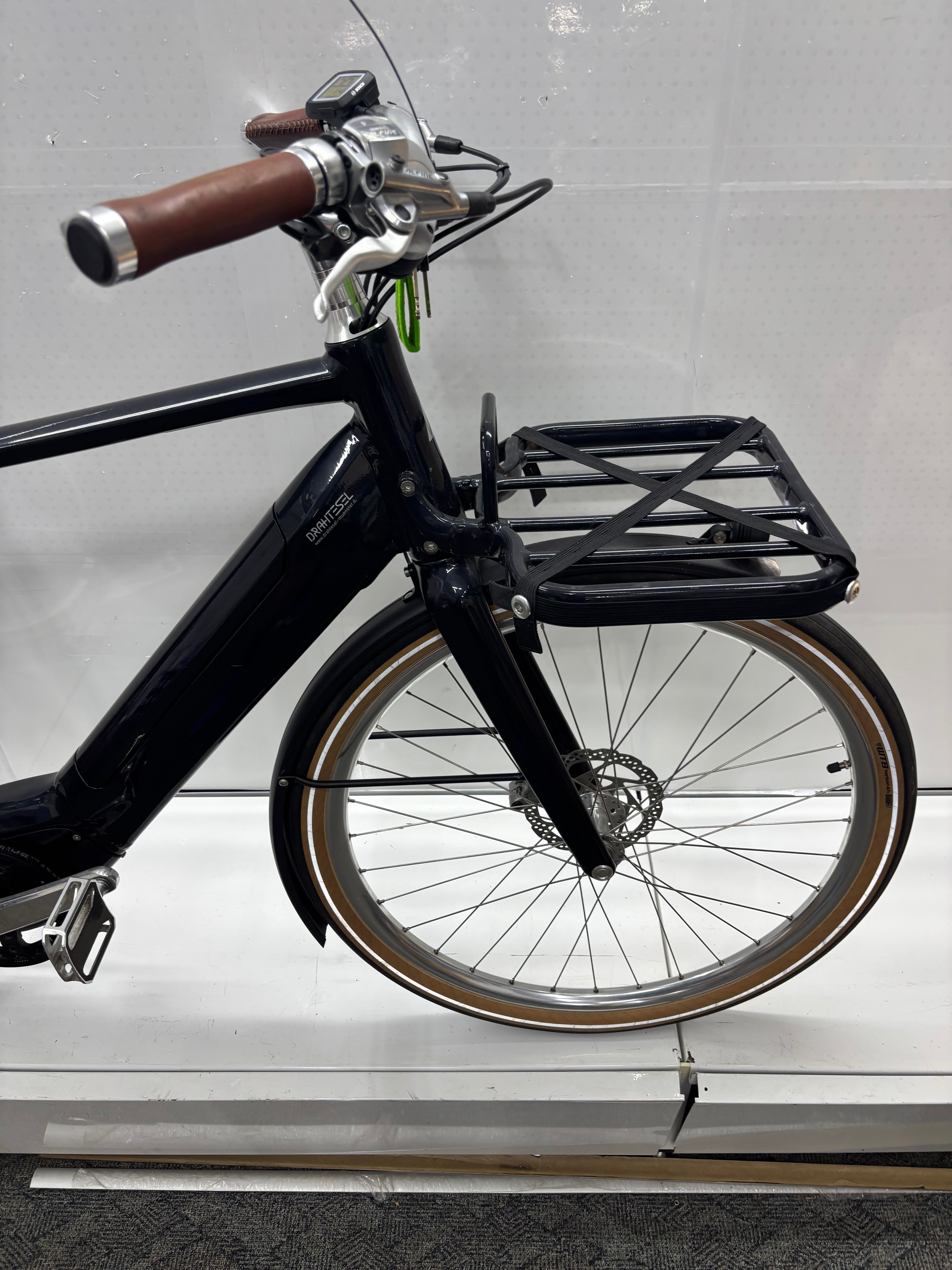Schindelhauer E-Bike mit Frontkorb, Alfine 8 Hang, Brooks