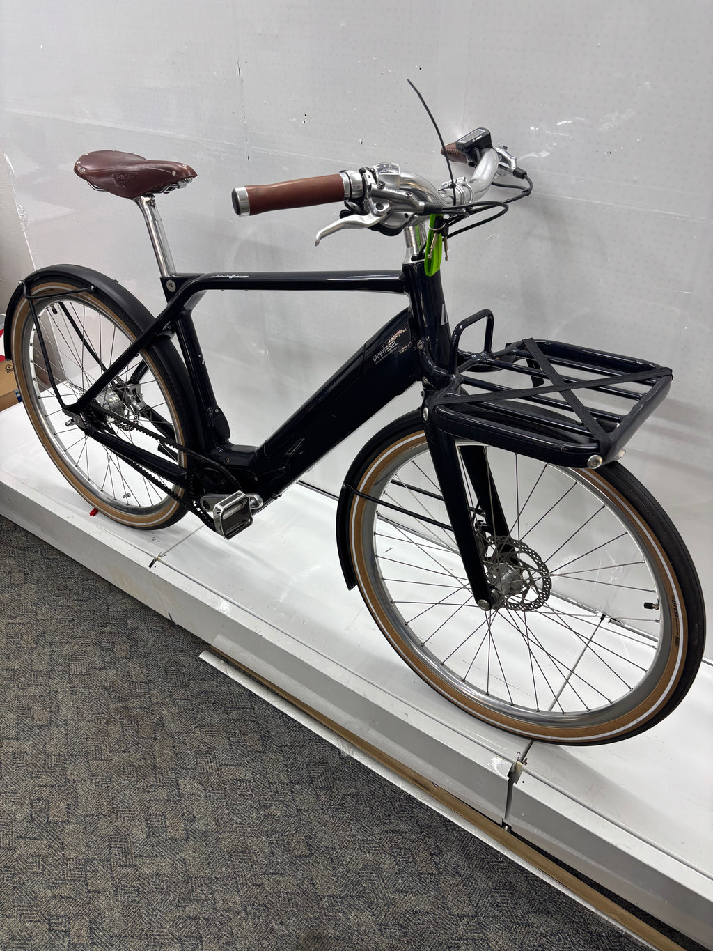 Schindelhauer E-Bike mit Frontkorb, Alfine 8 Hang, Brooks