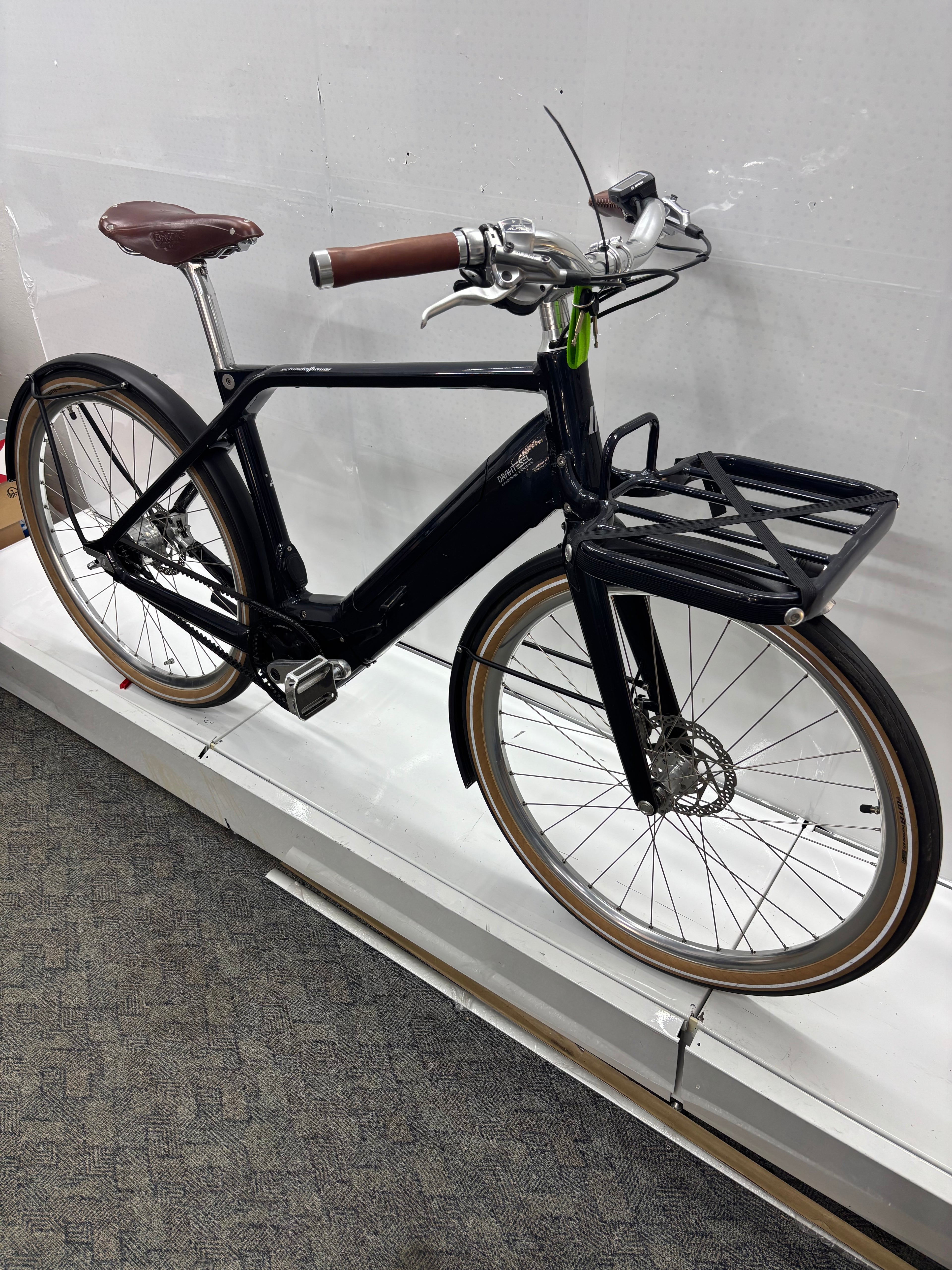 Schindelhauer E-Bike mit Frontkorb, Alfine 8 Hang, Brooks