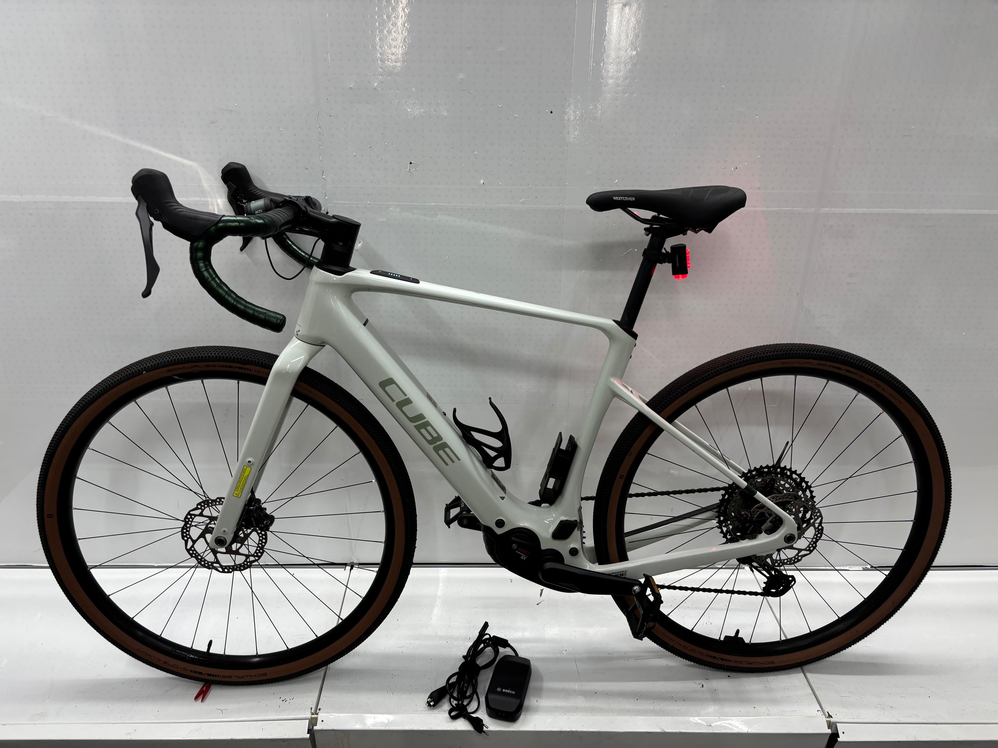 Cube Nuroad Hybrid C62 Race, E-Gravel-Bike, keine 1000 Km gefahren!
