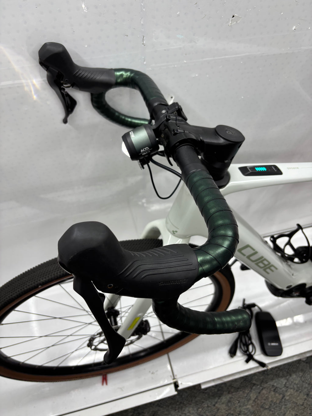 Cube Nuroad Hybrid C62 Race, E-Gravel-Bike, keine 1000 Km gefahren!