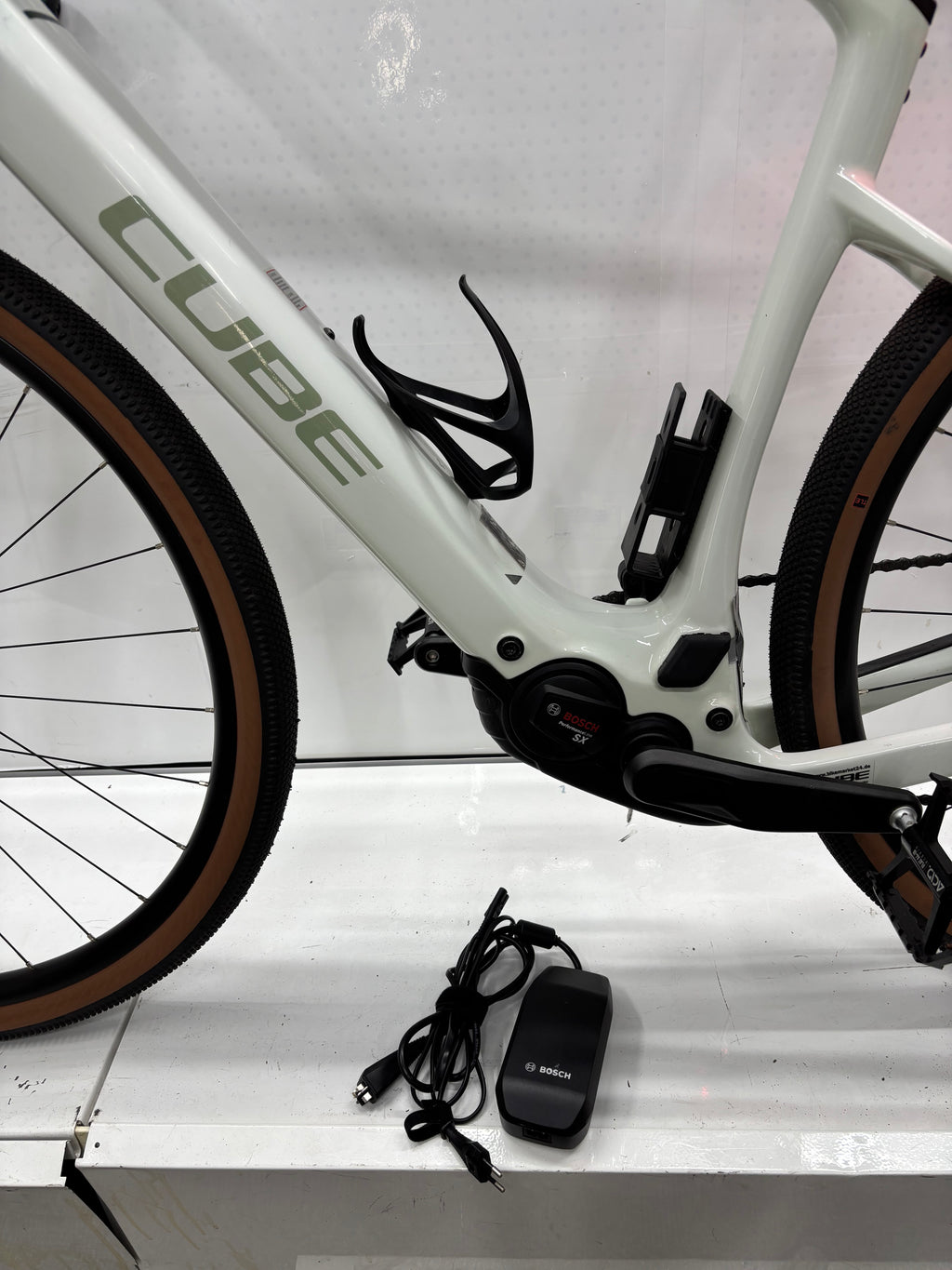Cube Nuroad Hybrid C62 Race, E-Gravel-Bike, keine 1000 Km gefahren!