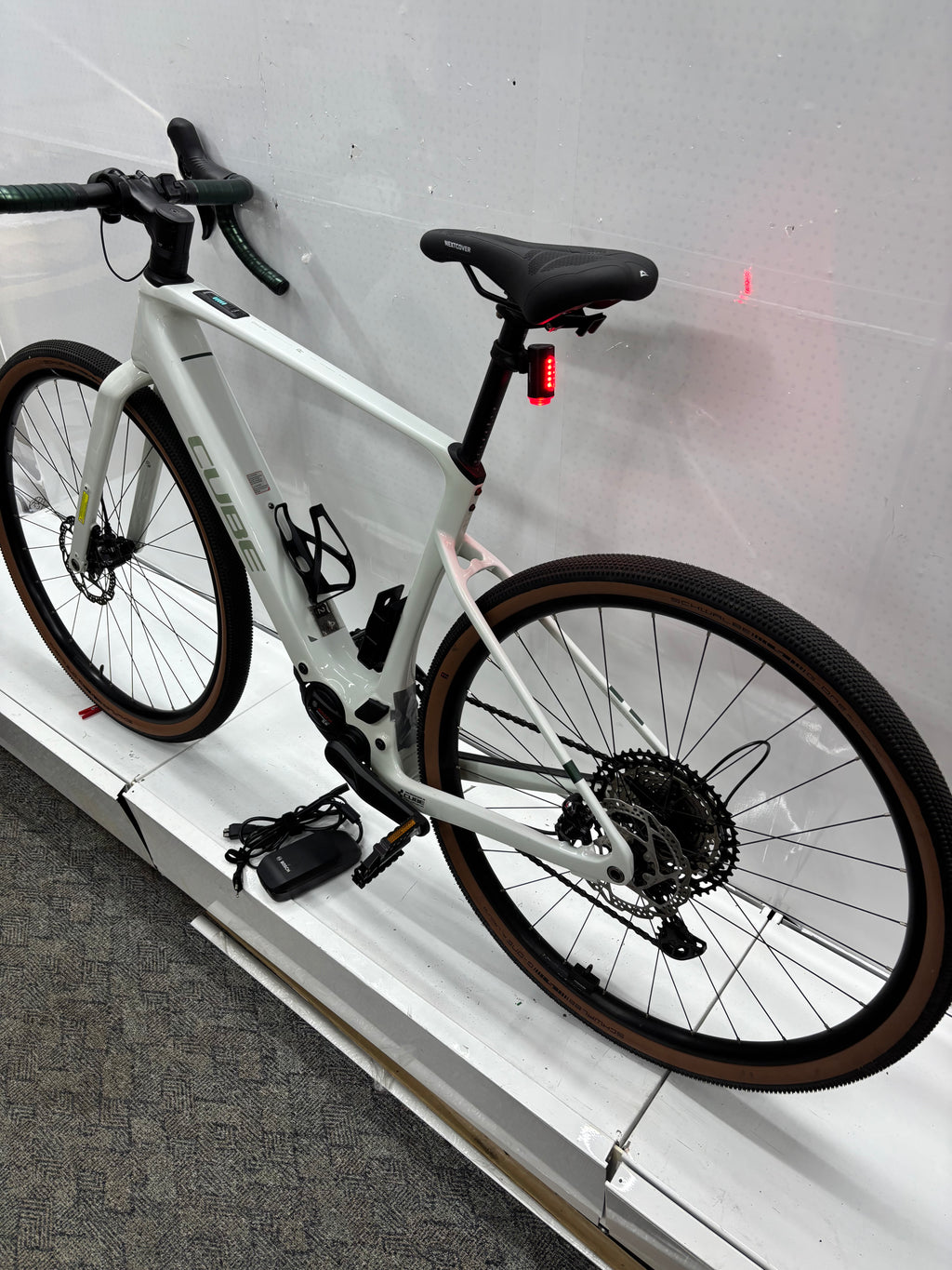 Cube Nuroad Hybrid C62 Race, E-Gravel-Bike, keine 1000 Km gefahren!