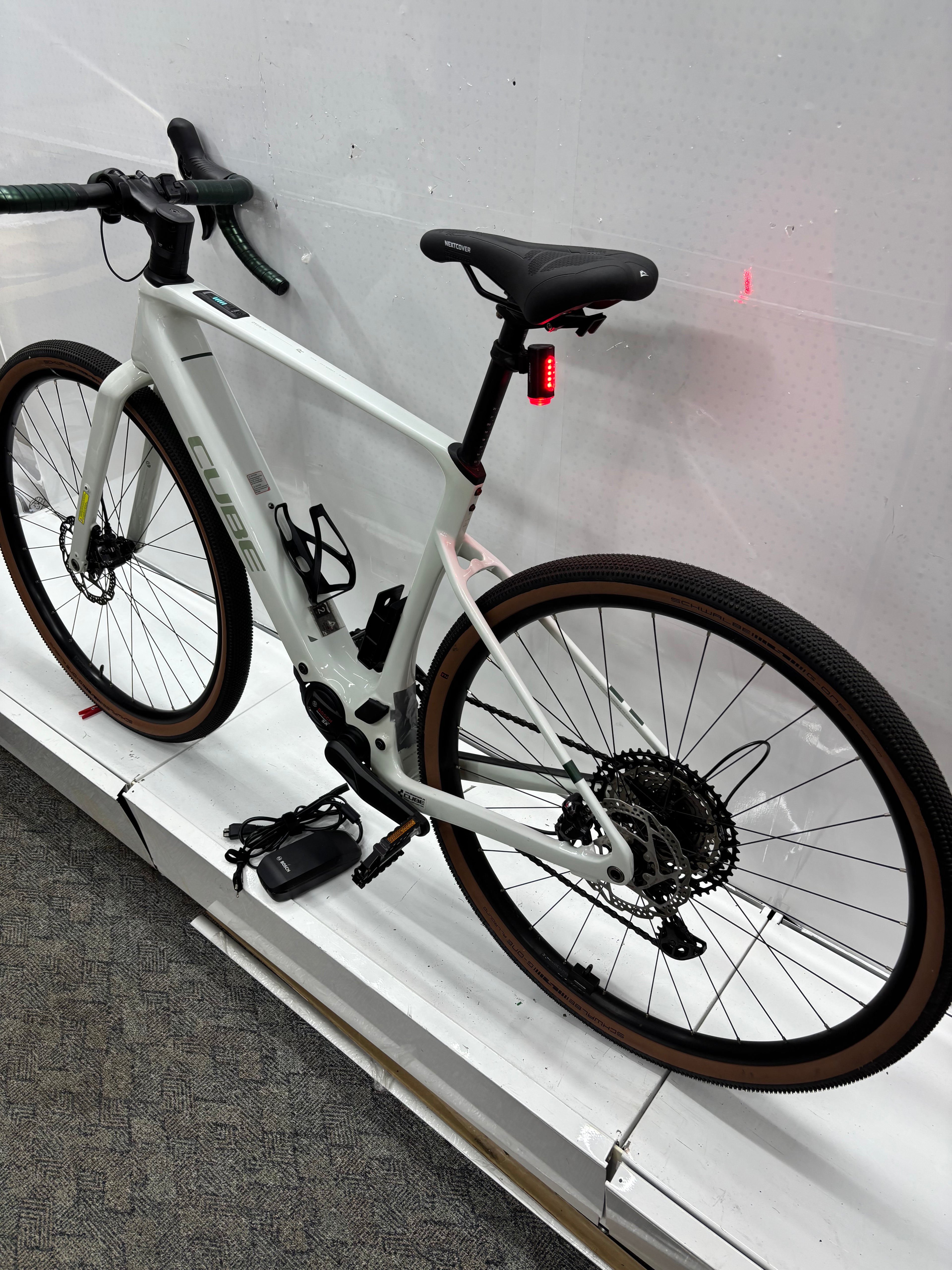 Cube Nuroad Hybrid C62 Race, E-Gravel-Bike, keine 1000 Km gefahren!
