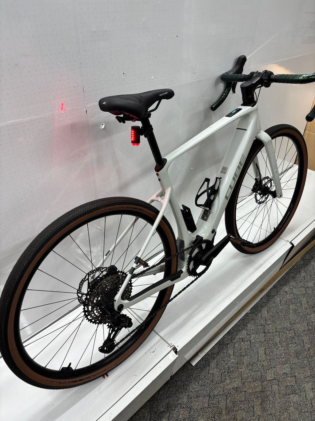 Cube Nuroad Hybrid C62 Race, E-Gravel-Bike, keine 1000 Km gefahren!