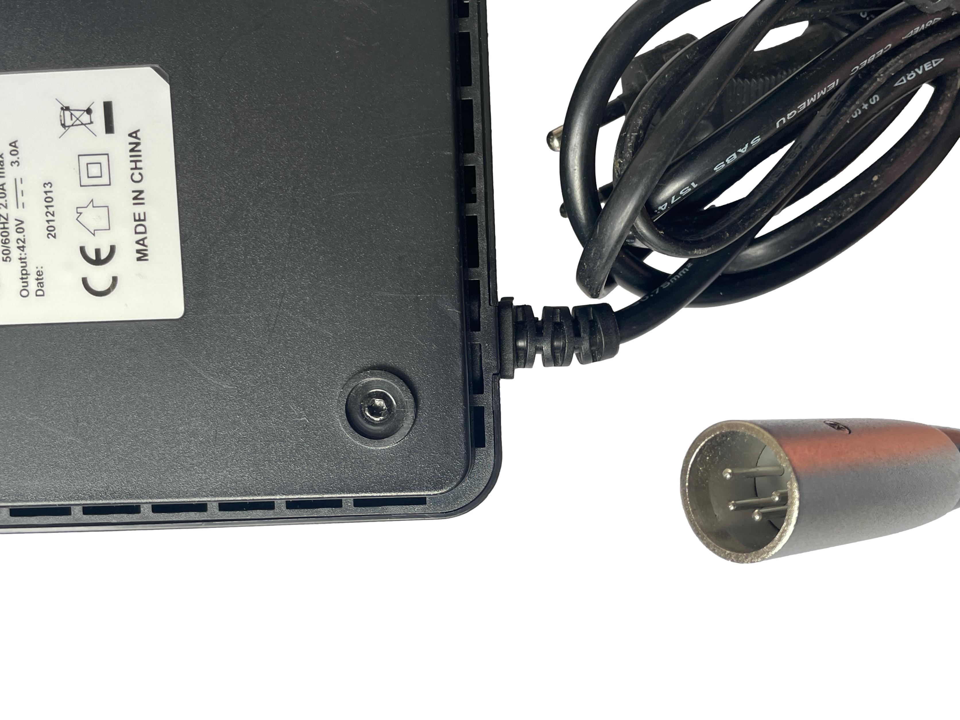 Derby Cycle BSC4203000 42V 3A Stecker 4 Pin