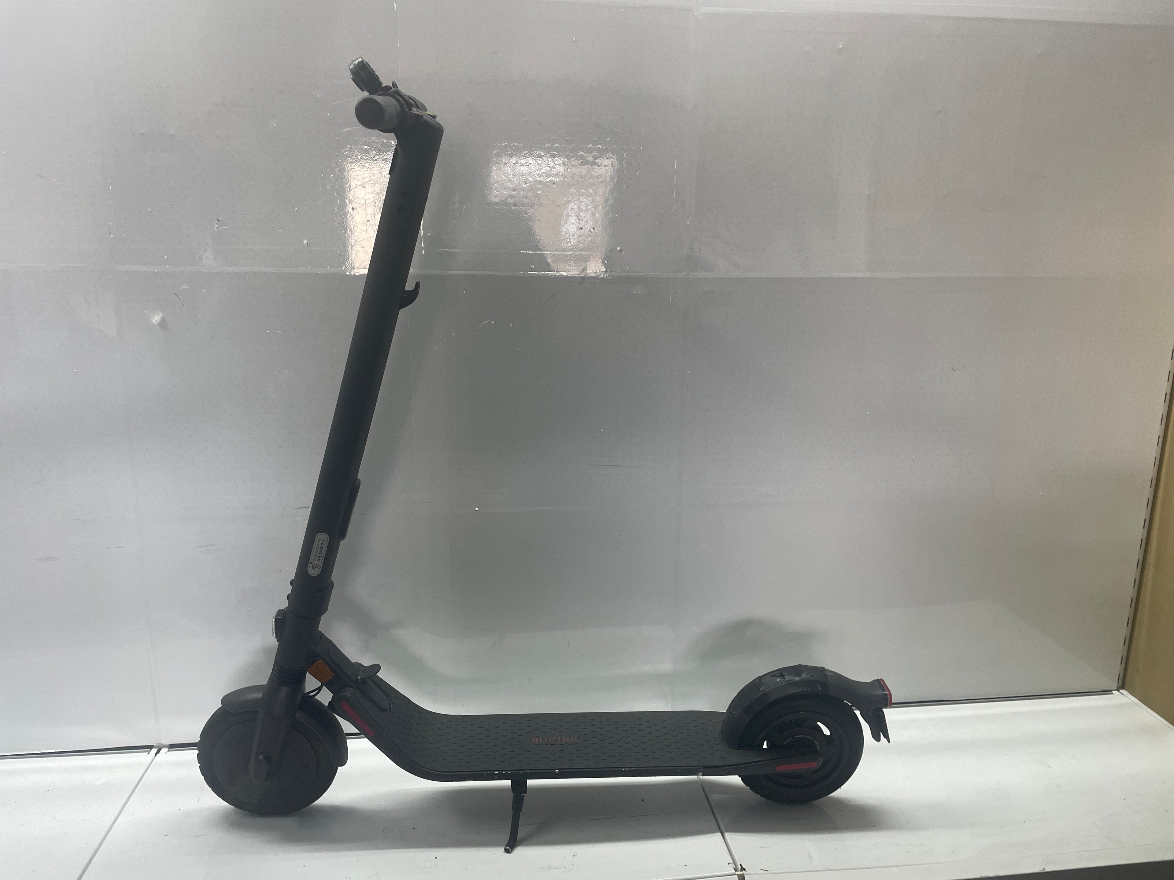 Segway ninebot KickScooter E25D - leicht reparaturbedürftig