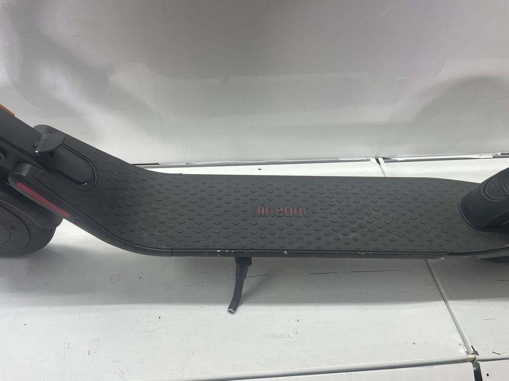 Segway ninebot KickScooter E25D - leicht reparaturbedürftig