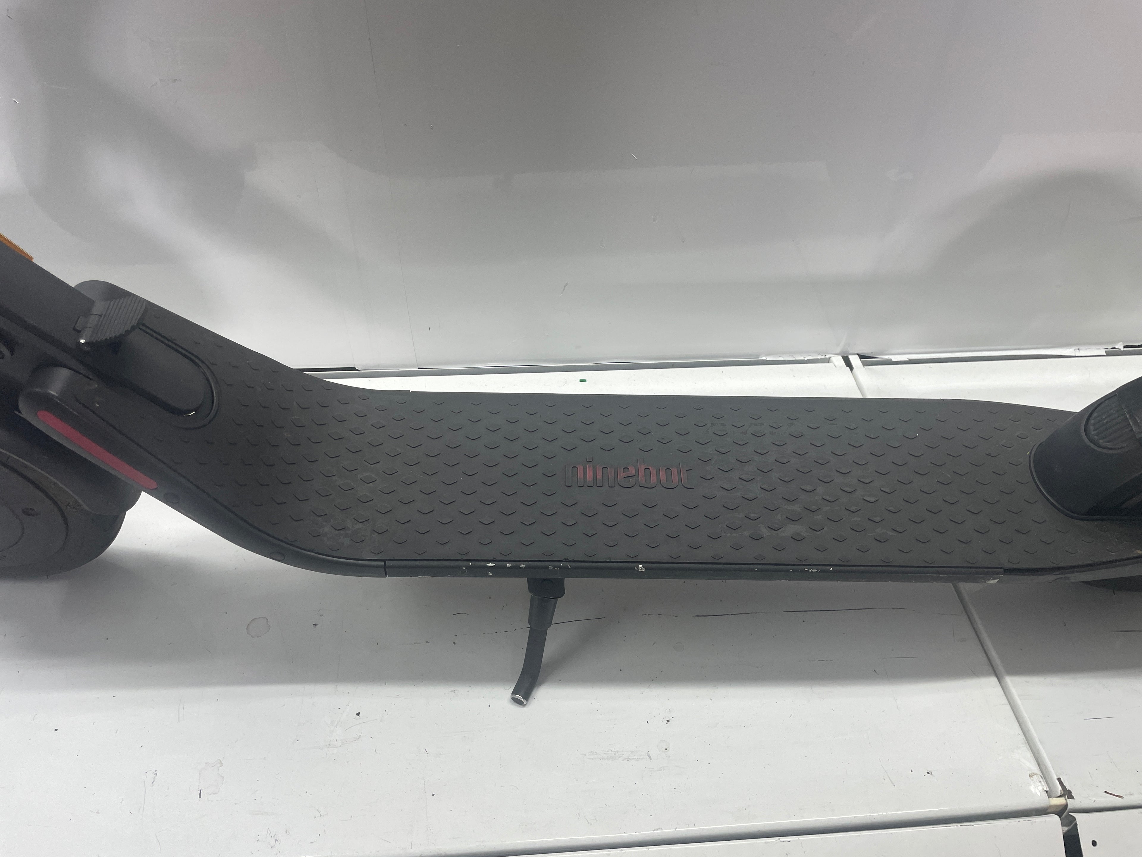 Segway ninebot KickScooter E25D - leicht reparaturbedürftig