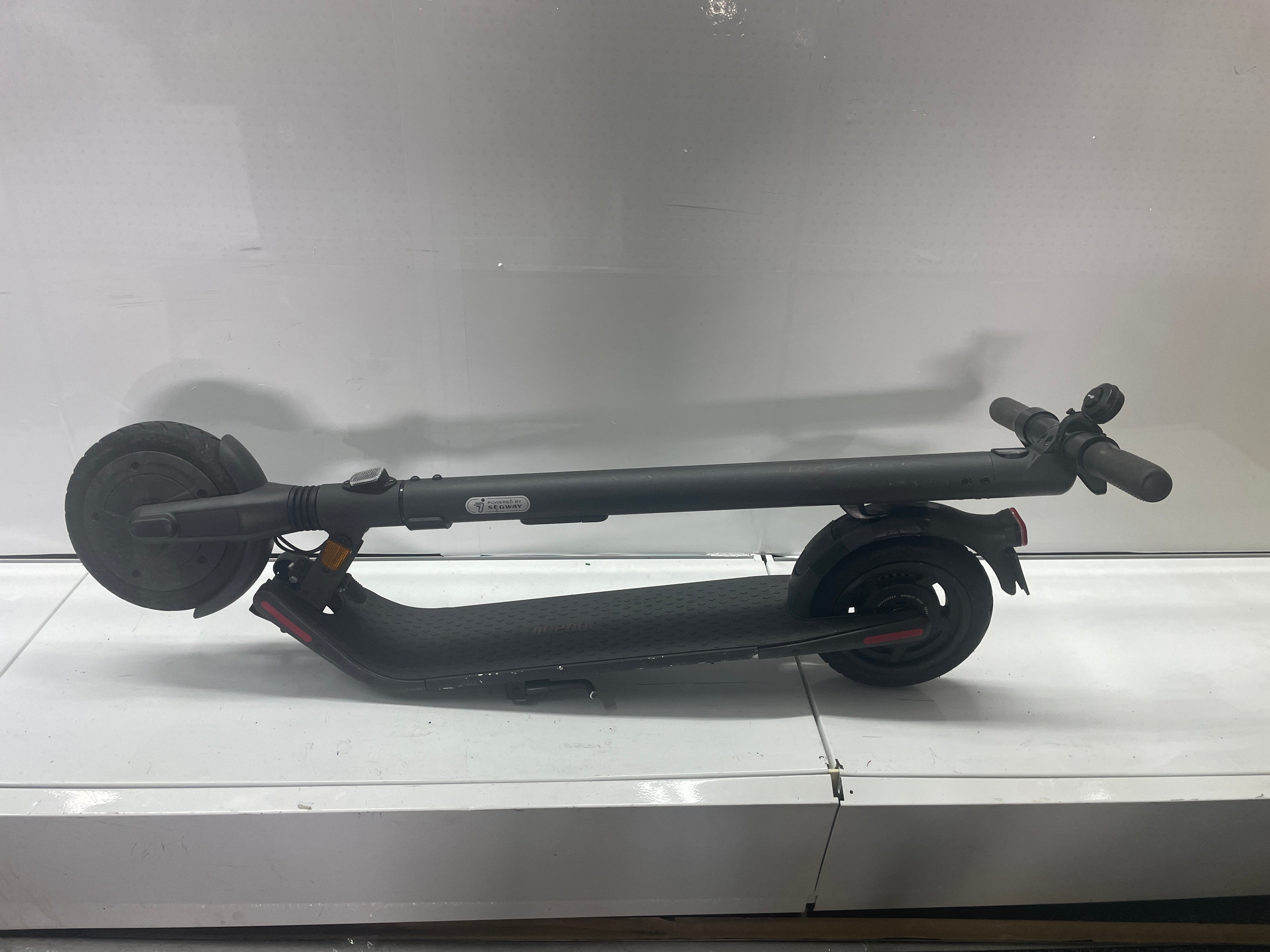 Segway ninebot KickScooter E25D - leicht reparaturbedürftig