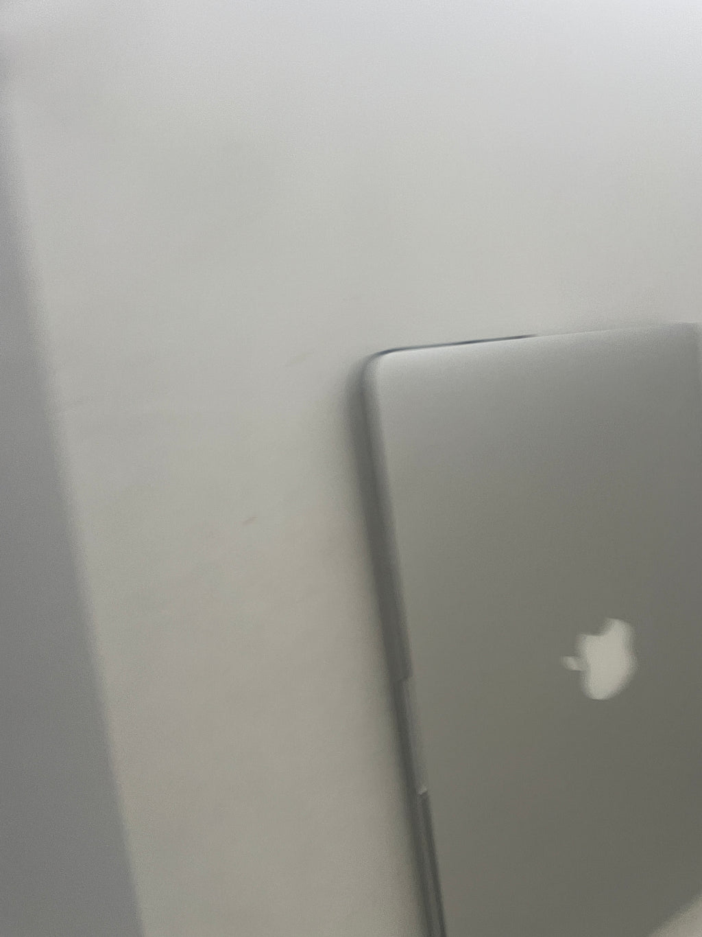 Apple Mac Book Pro silber 13 Zoll - Bastler, Ersatzteilspender, gesperrt - Ersatzteilspender, Bastler