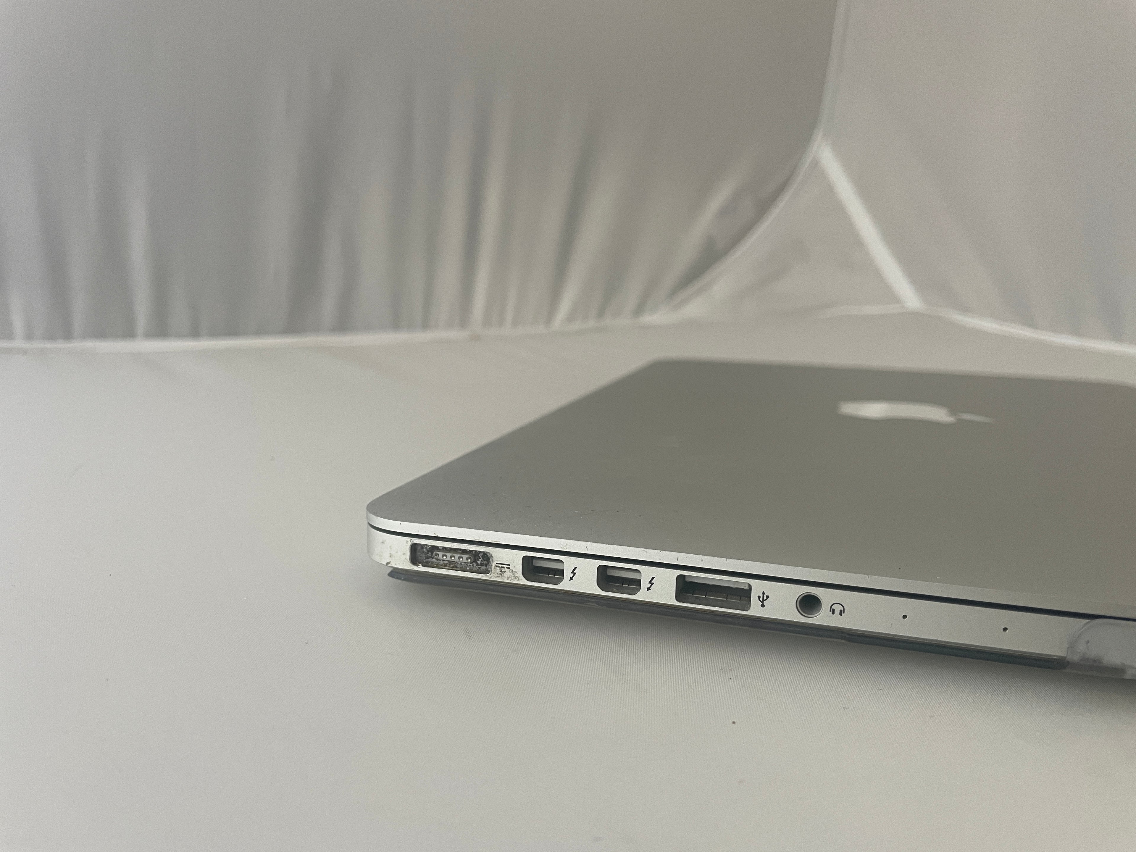Apple Mac Book Pro silber 13 Zoll - Bastler, Ersatzteilspender, gesperrt - Ersatzteilspender, Bastler