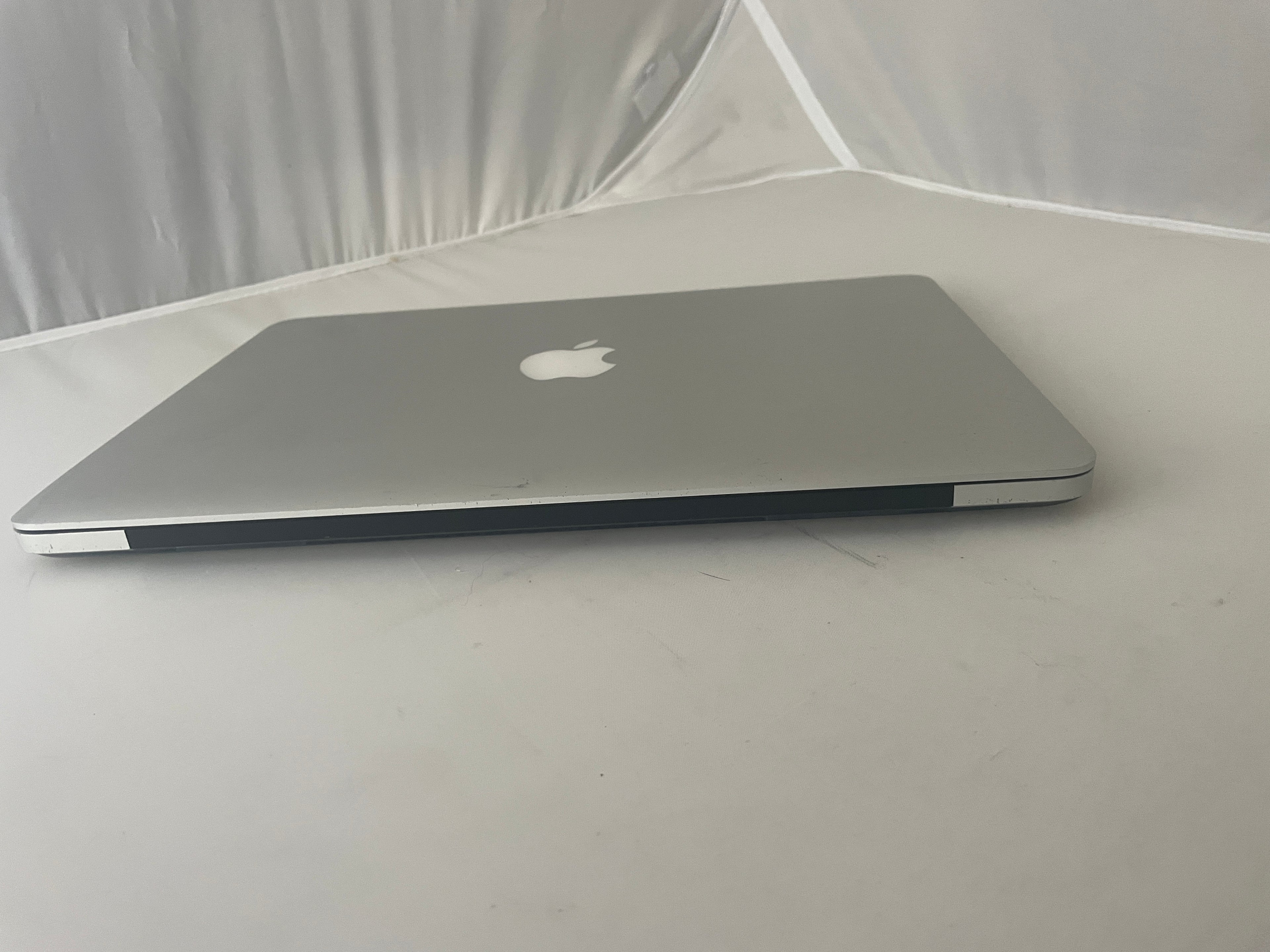 Apple Mac Book Pro silber 13 Zoll - Bastler, Ersatzteilspender, gesperrt - Ersatzteilspender, Bastler